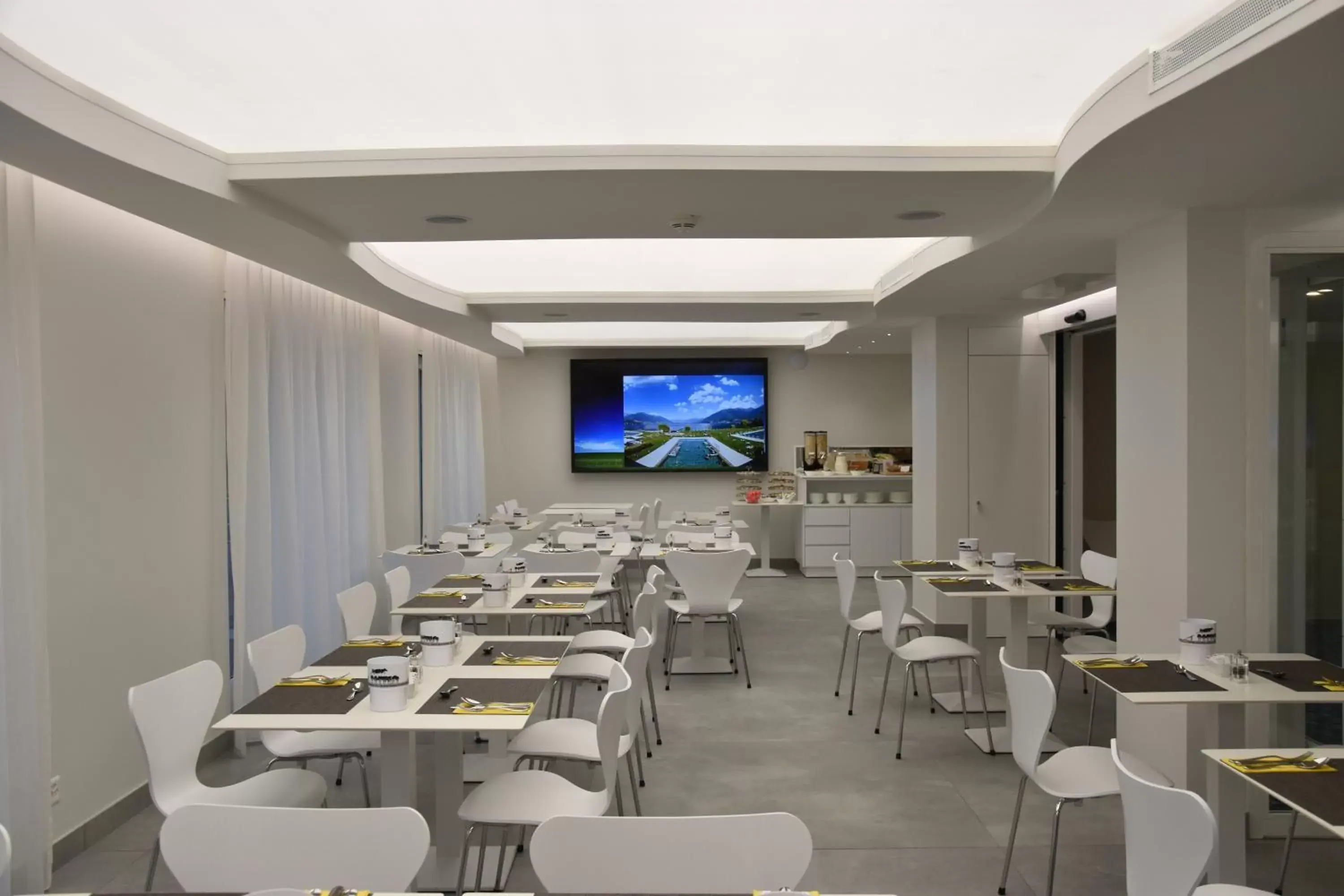 Restaurant/places to eat in Hotel City Locarno Restaurant/places to eat in Hotel City Locarno