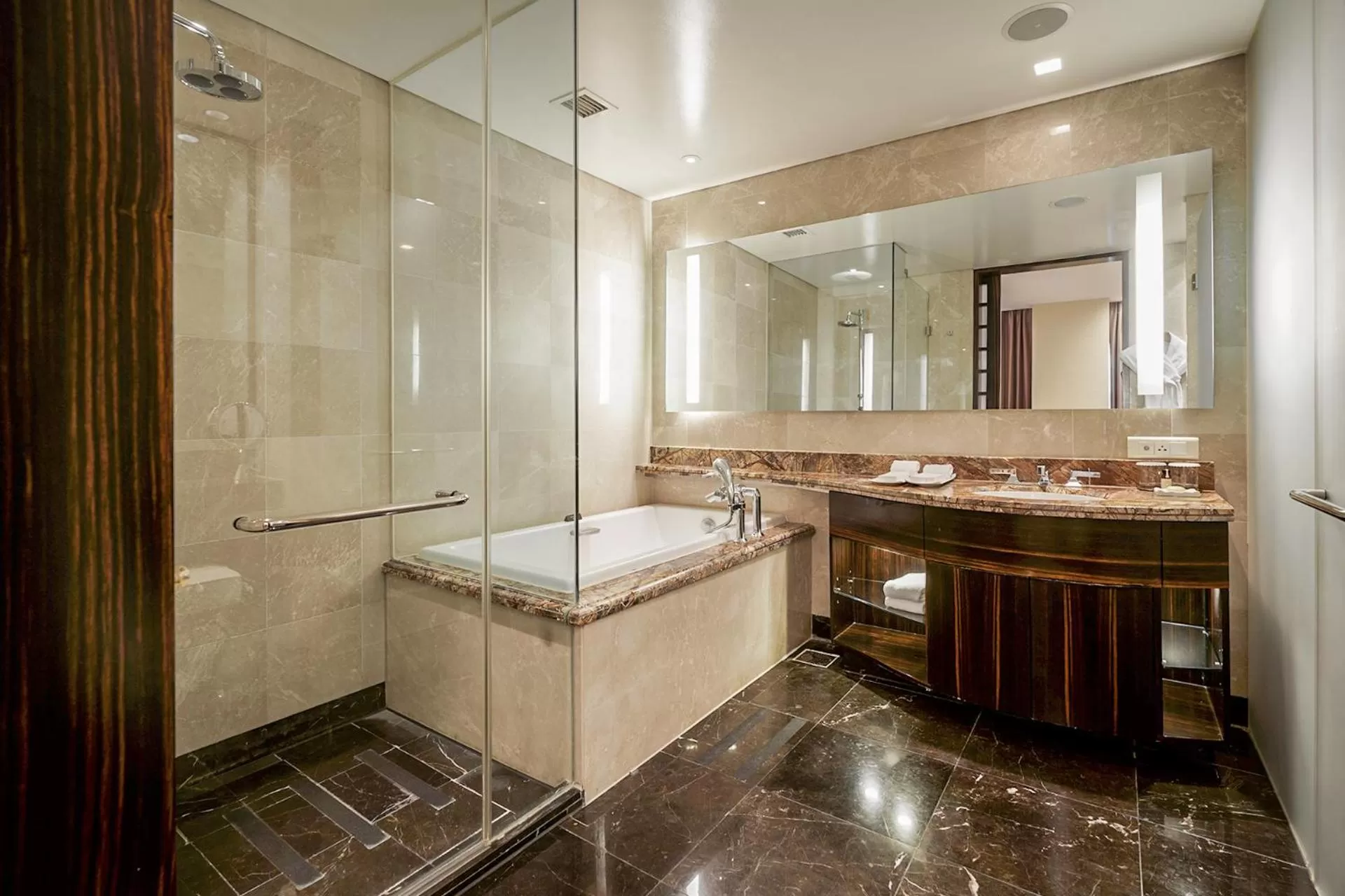 Bathroom in Lotte Hotel Seoul