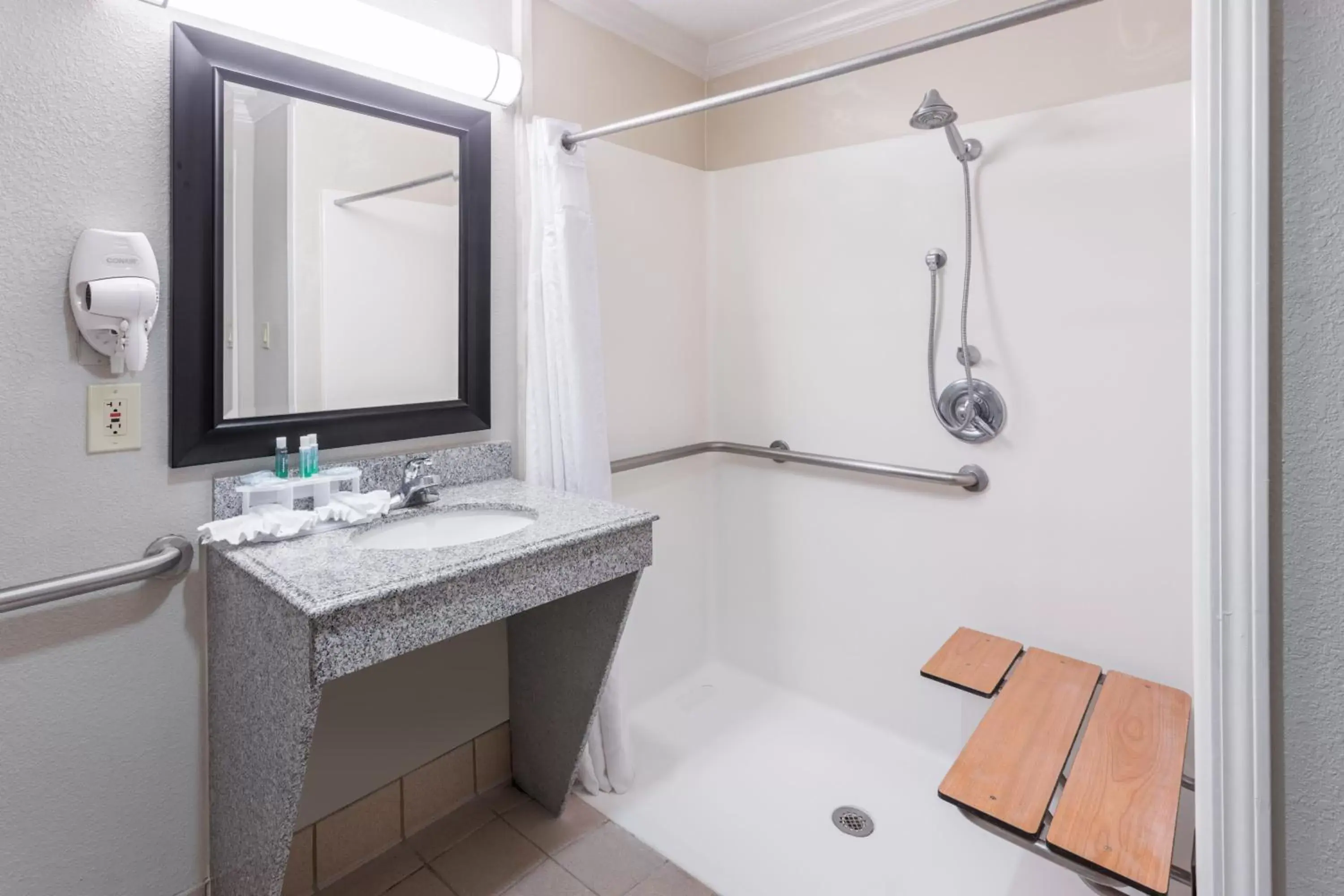 Photo of the whole room, Bathroom in Holiday Inn Express Hotel and Suites Lake Charles, an IHG Hotel