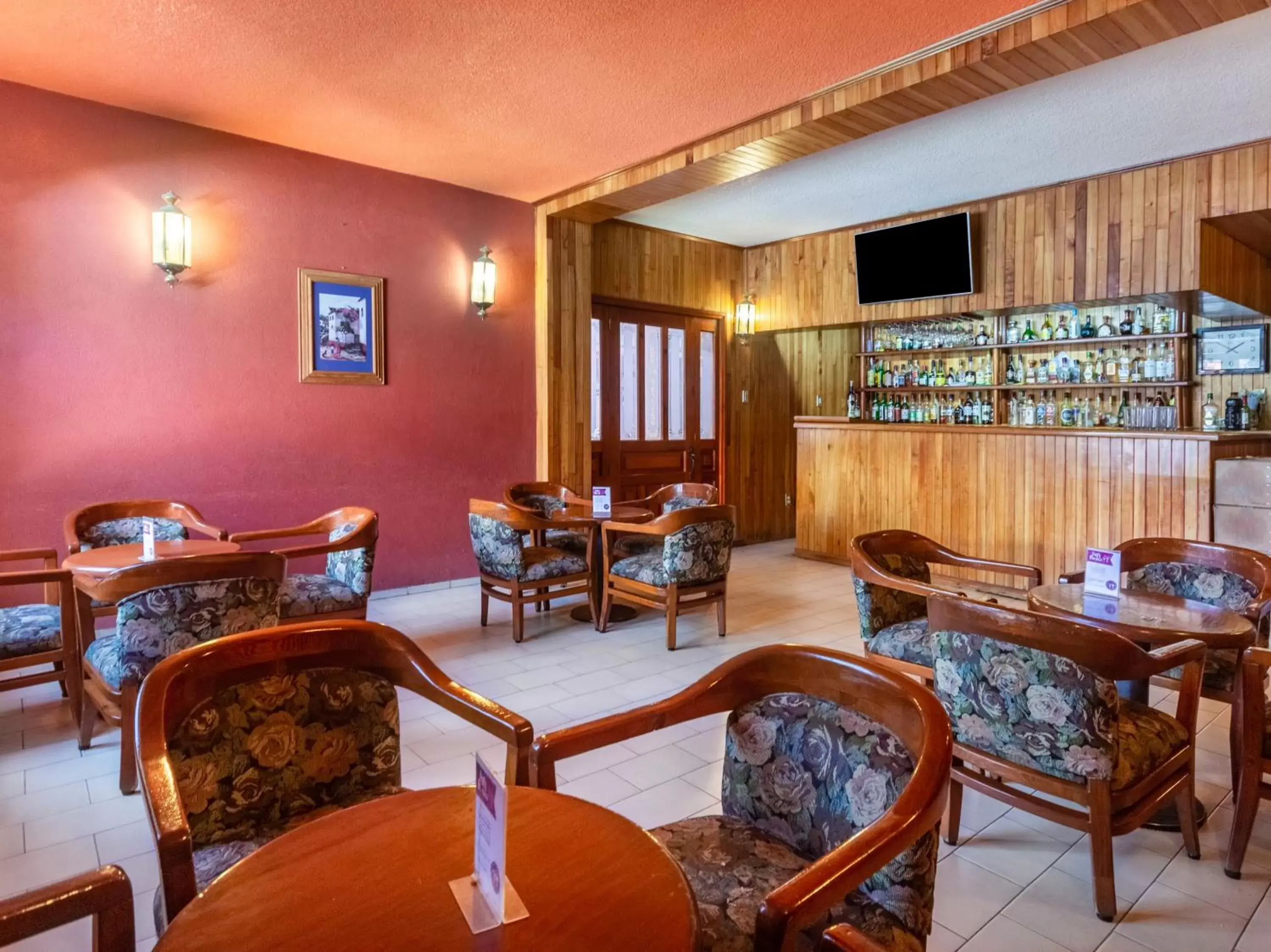 Lounge or bar, Seating Area in Capital O Mansión los Arcos, San Luis Potosí