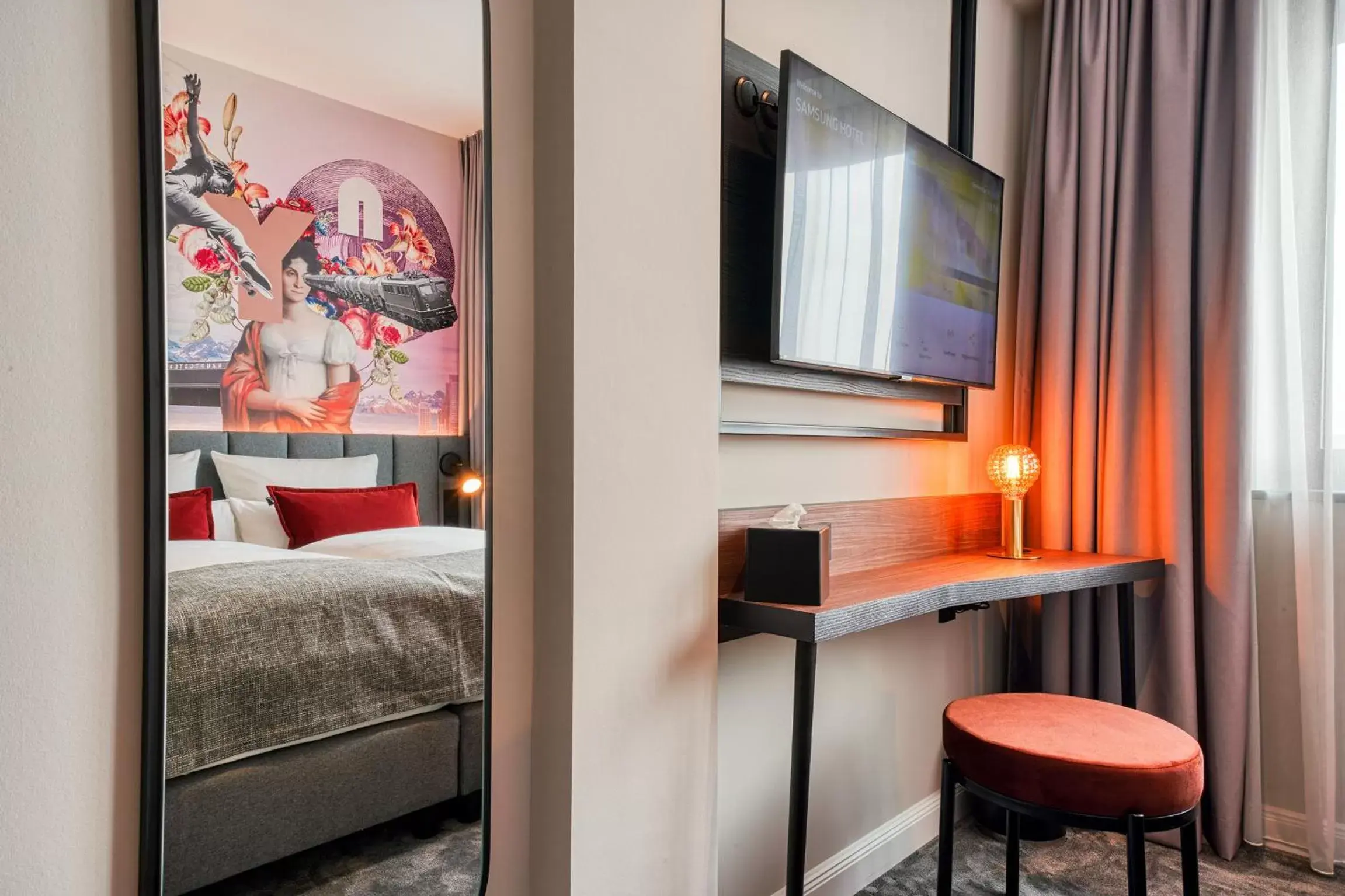 Photo of the whole room, TV/Entertainment Center in NYCE Hotel Hannover Photo of the whole room, TV/Entertainment Center in NYCE Hotel Hannover