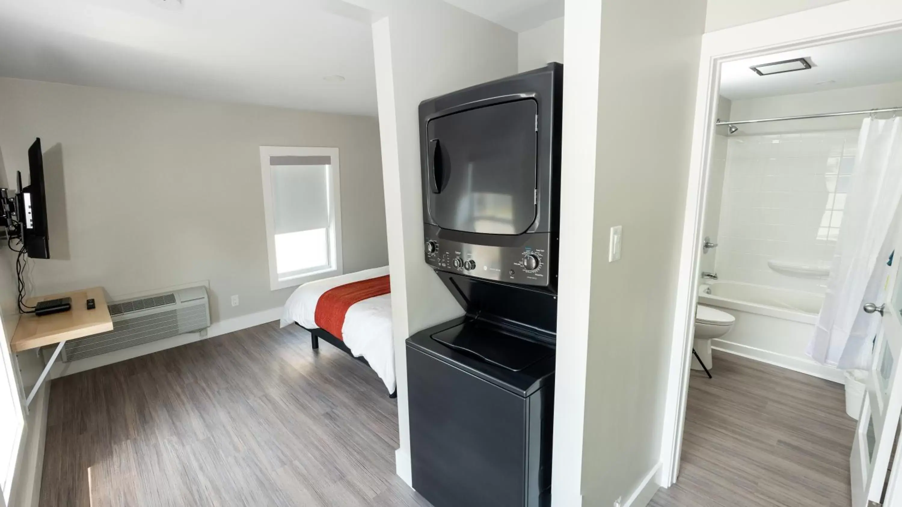 Bed, TV/Entertainment Center in Morel Executive Suites