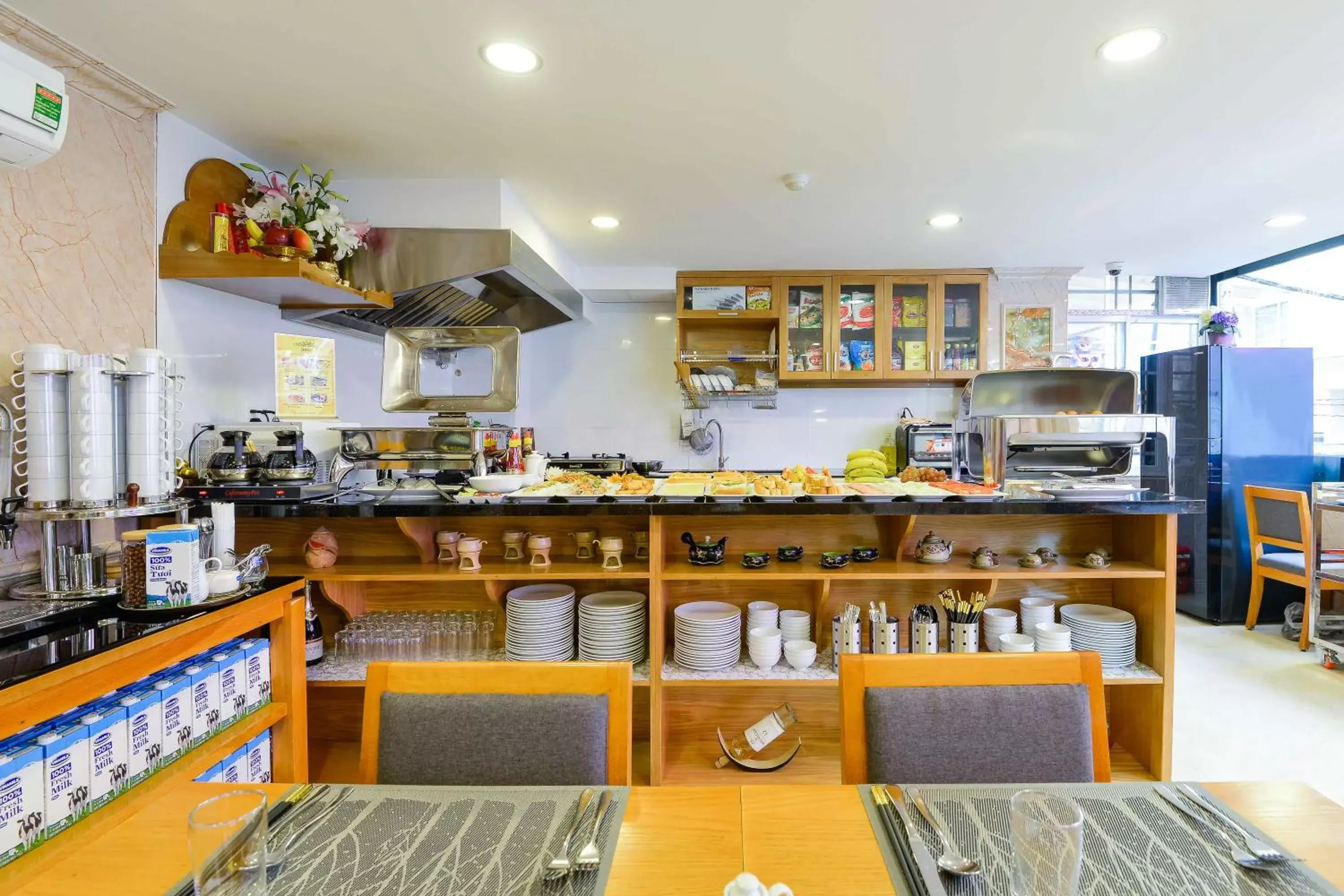 Restaurant/places to eat, Kitchen/Kitchenette in Saigonciti Hotel A