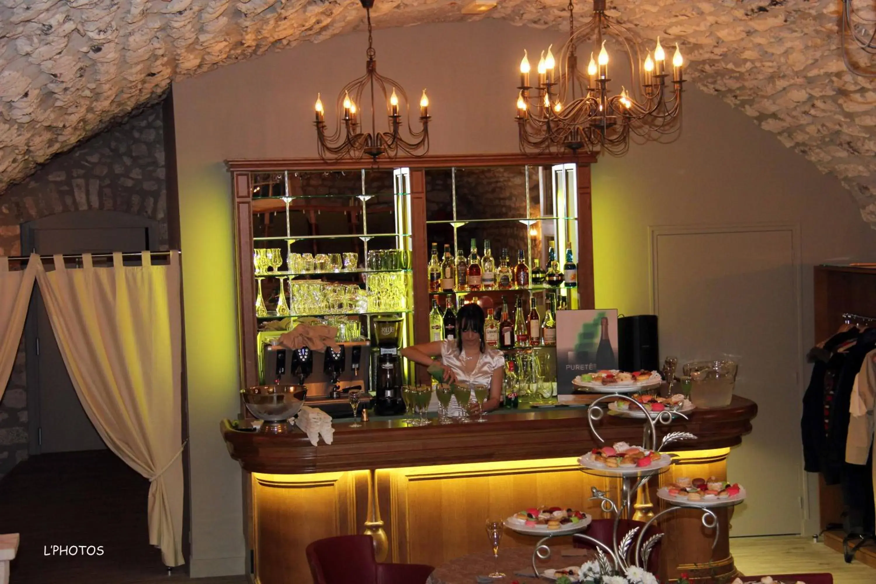 Restaurant/places to eat in Le Relais Louis XI