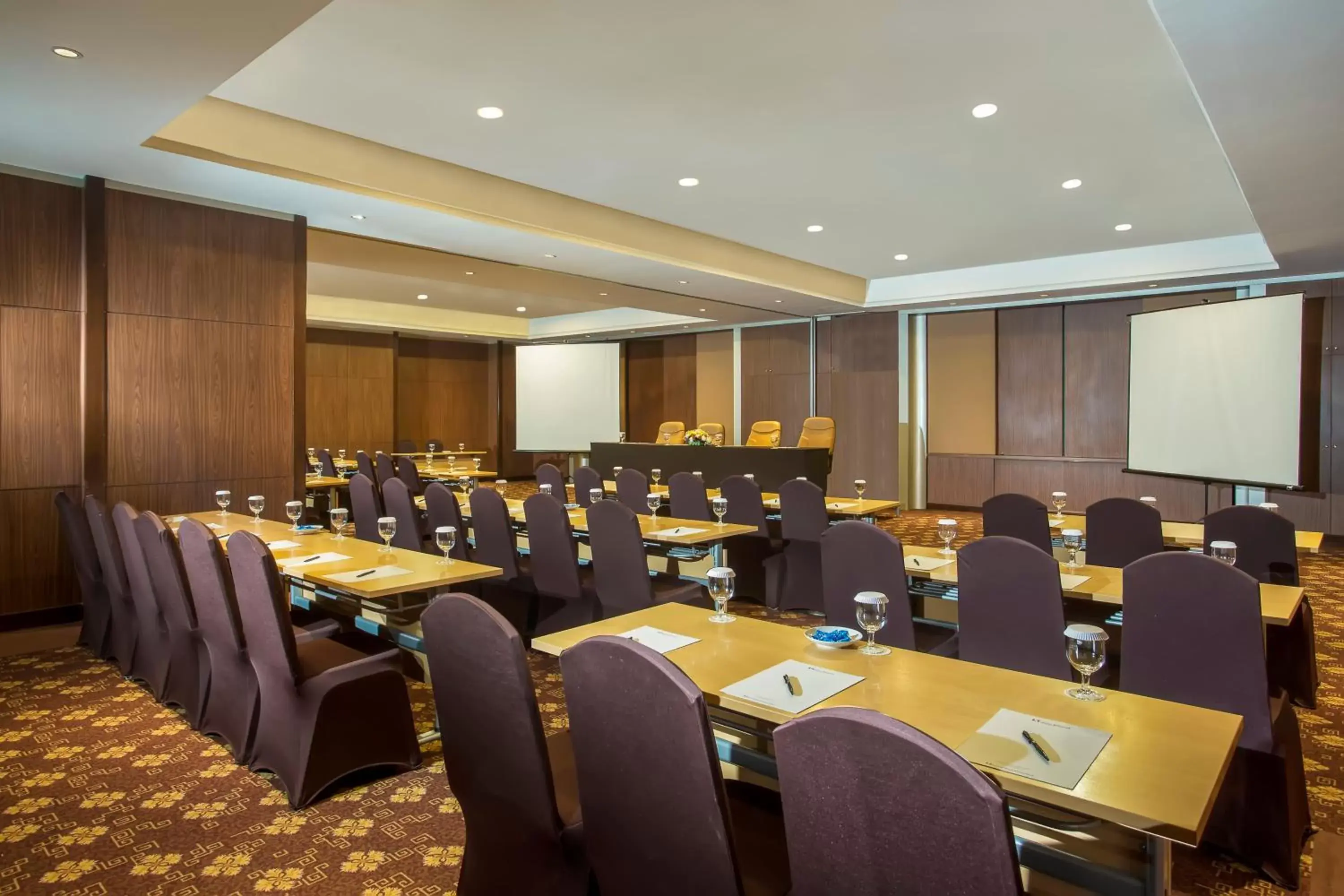 Meeting/conference room in Swiss-Belhotel Bogor