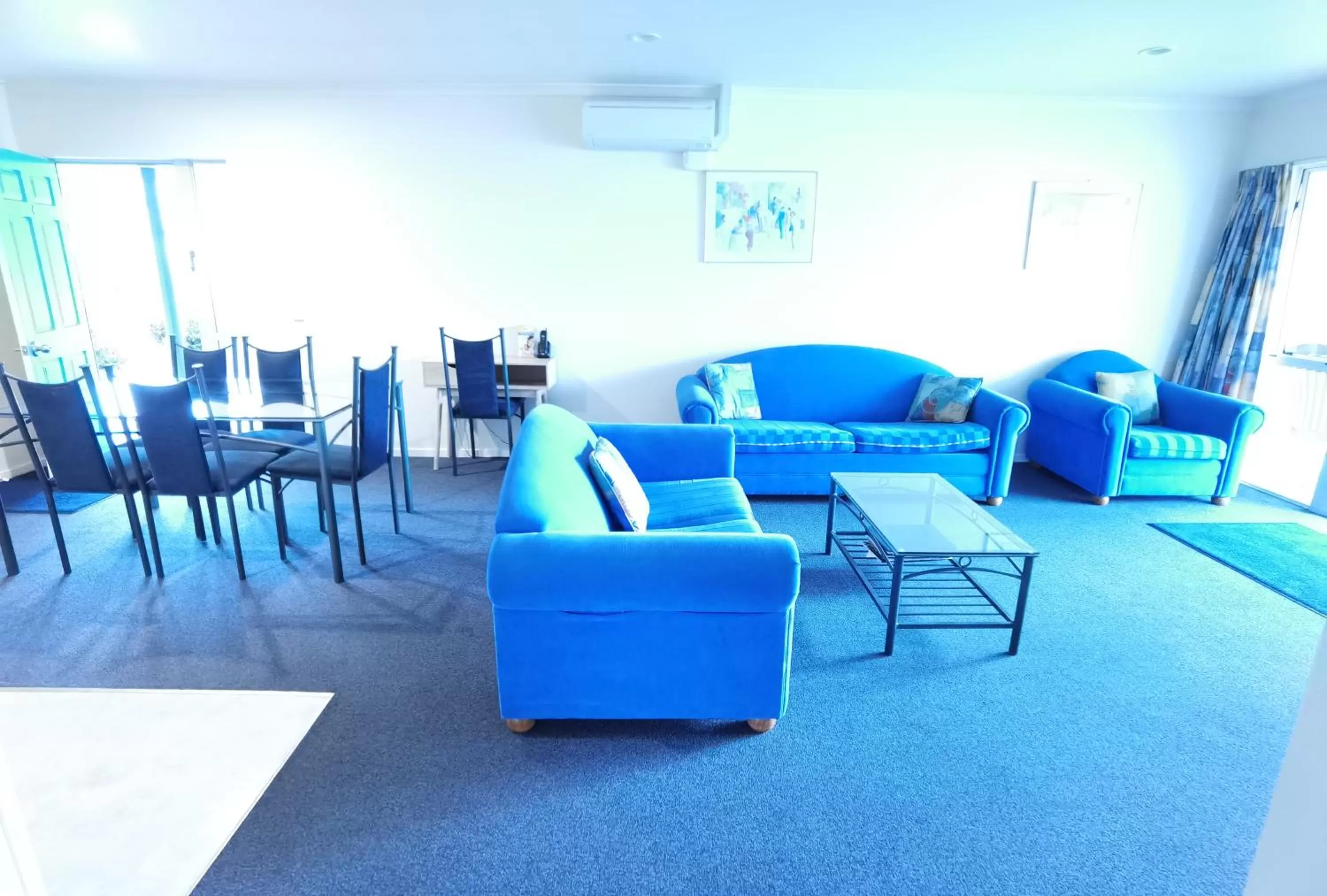 Living room in Harringtons Motor Lodge