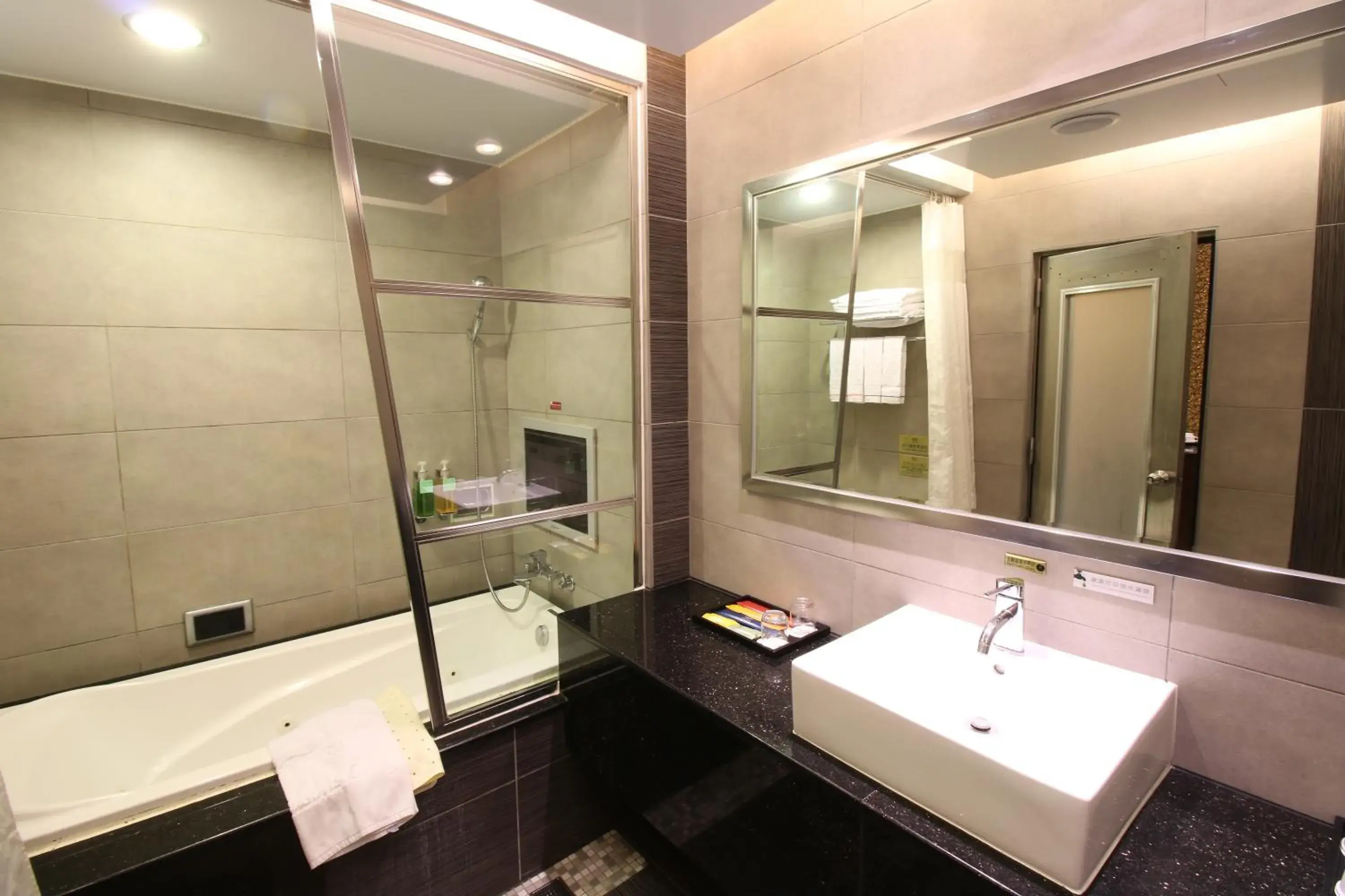 Bathroom in R7 Hotel