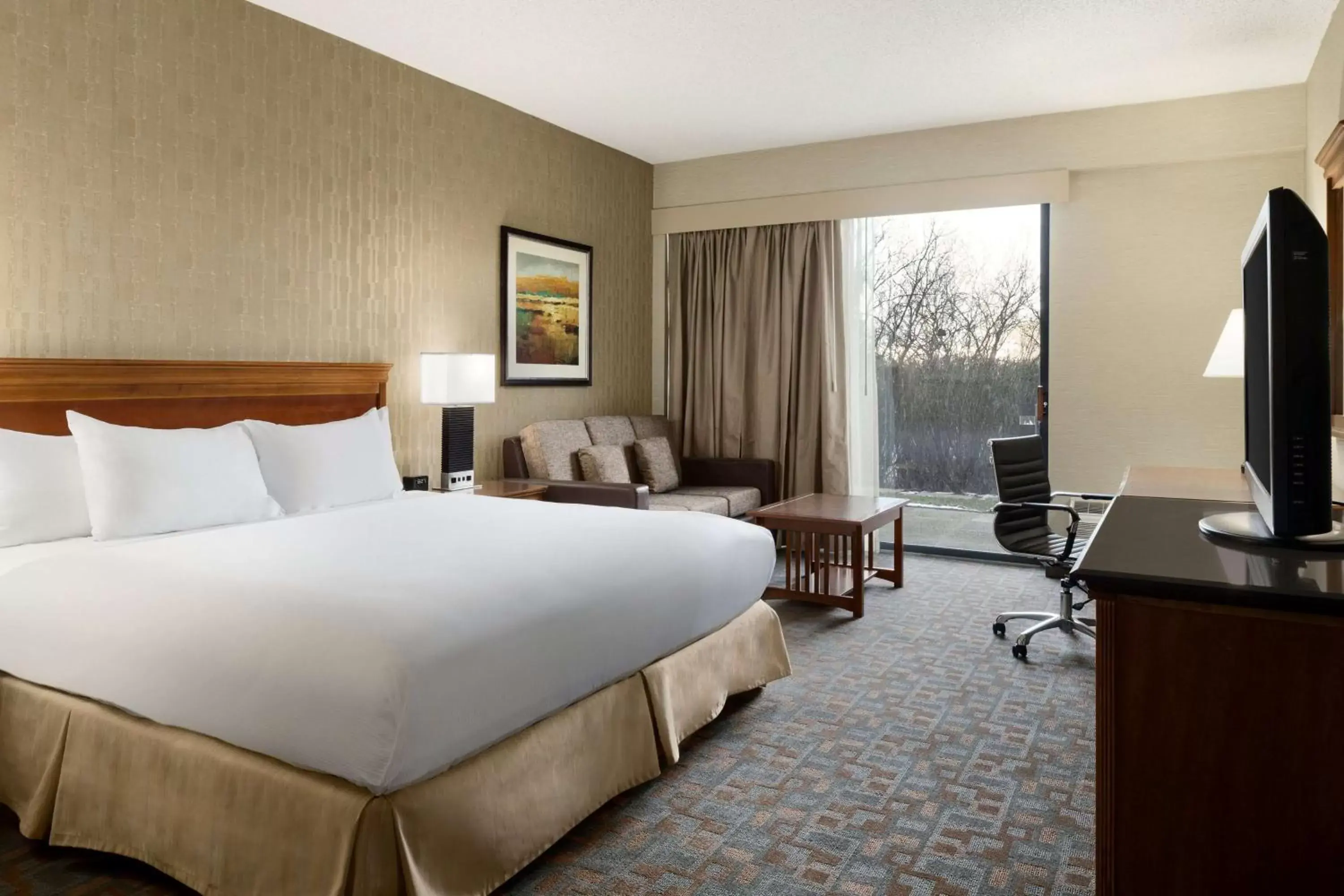 Bedroom in DoubleTree by Hilton Hotel & Executive Meeting Center Somerset