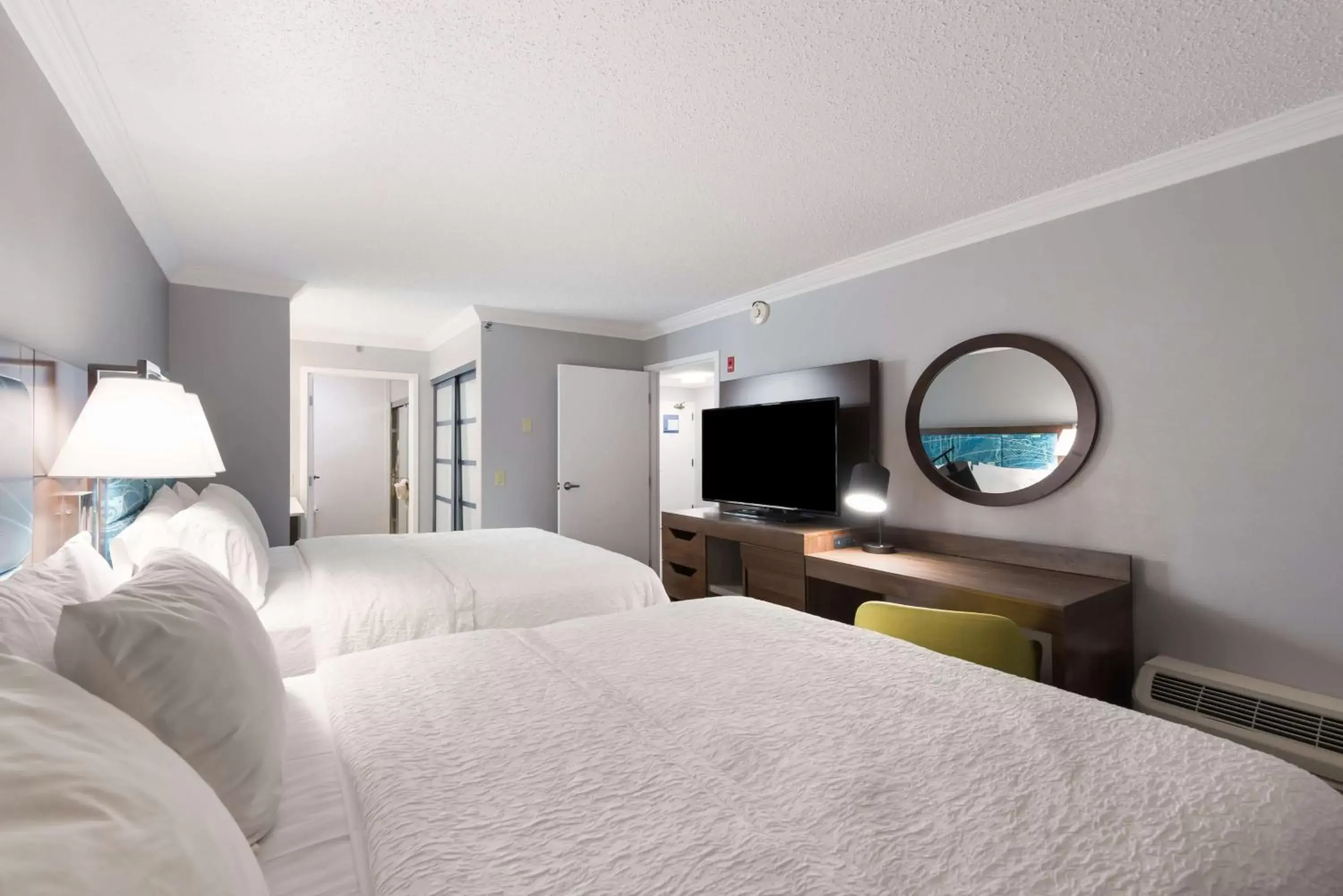Bedroom in Hampton Inn & Suites Chicago-Hoffman Estates