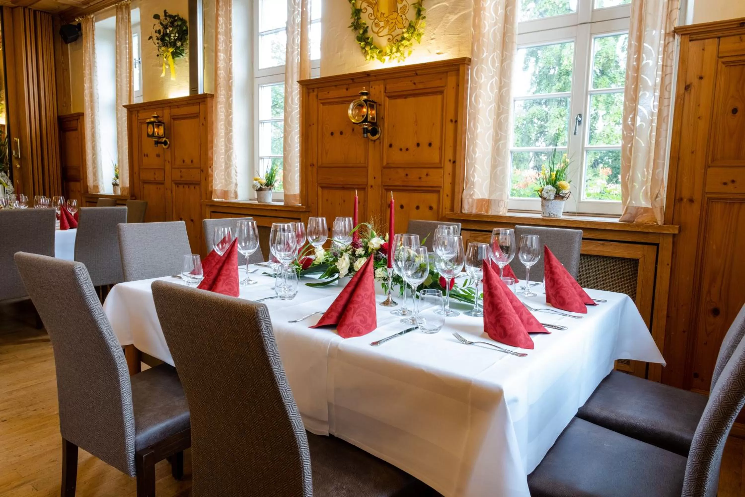 Restaurant/places to eat in Hotel Domhof