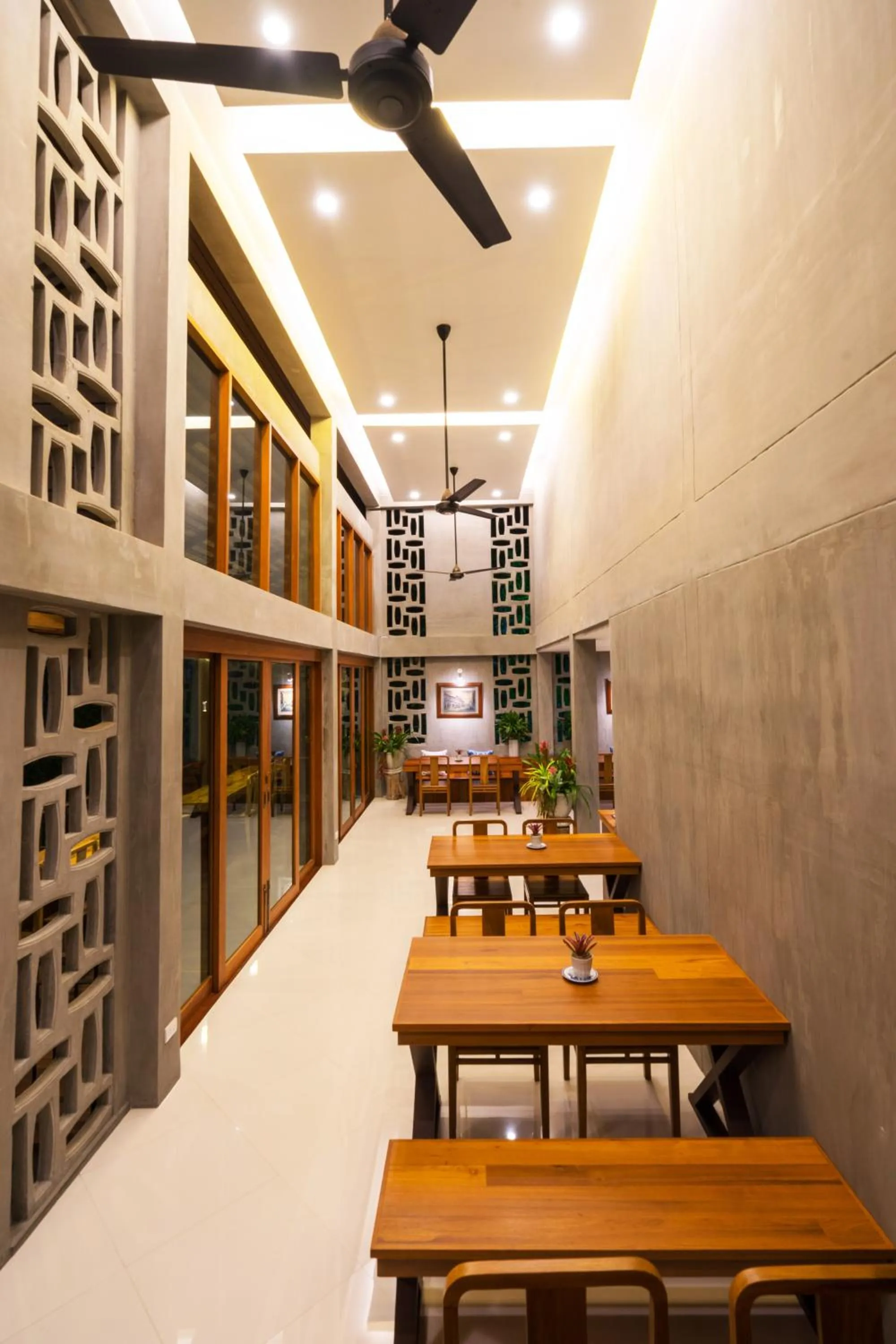 Restaurant/places to eat in Chu Hotel