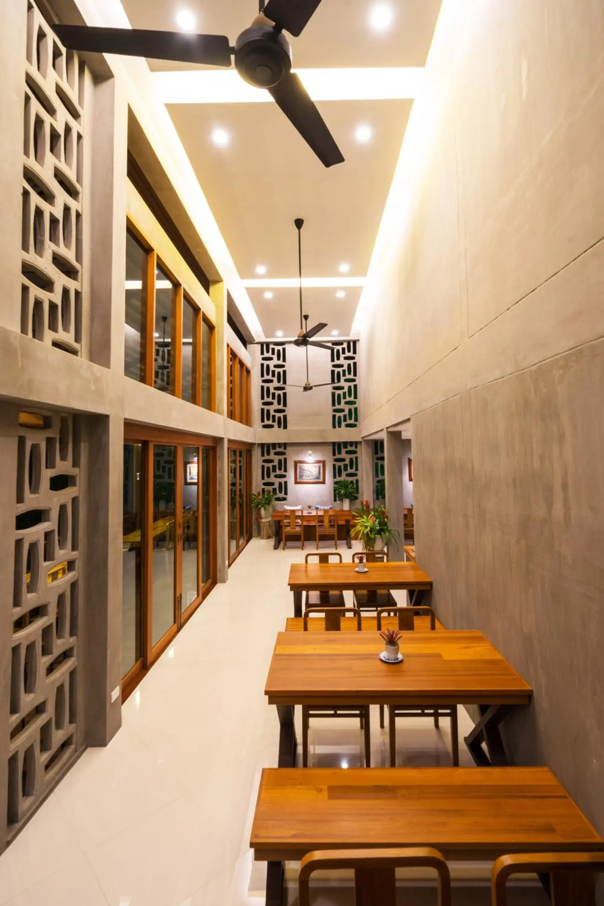Restaurant/Places to Eat in Chu Hotel