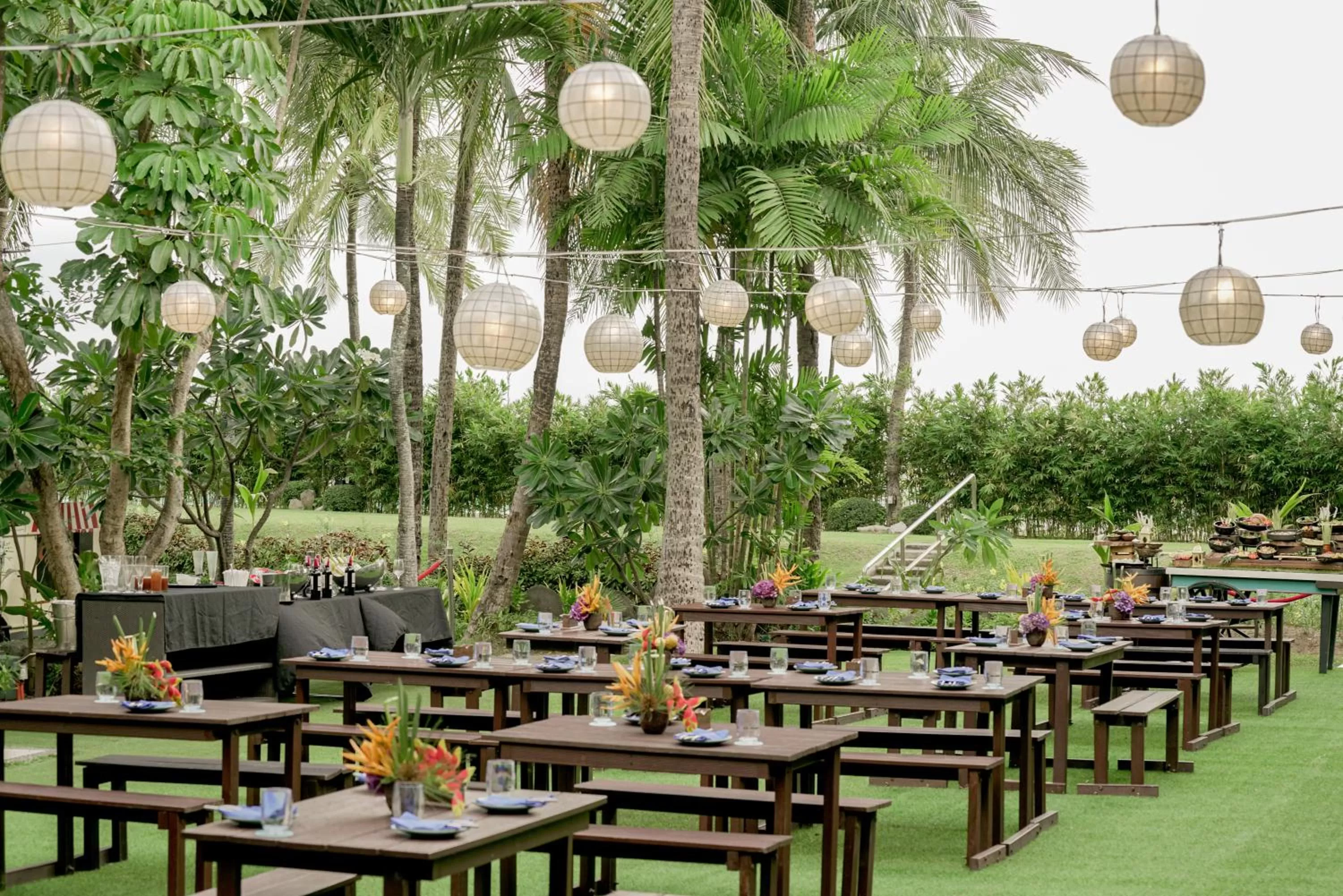 Restaurant/places to eat in Sofitel Philippine Plaza Manila