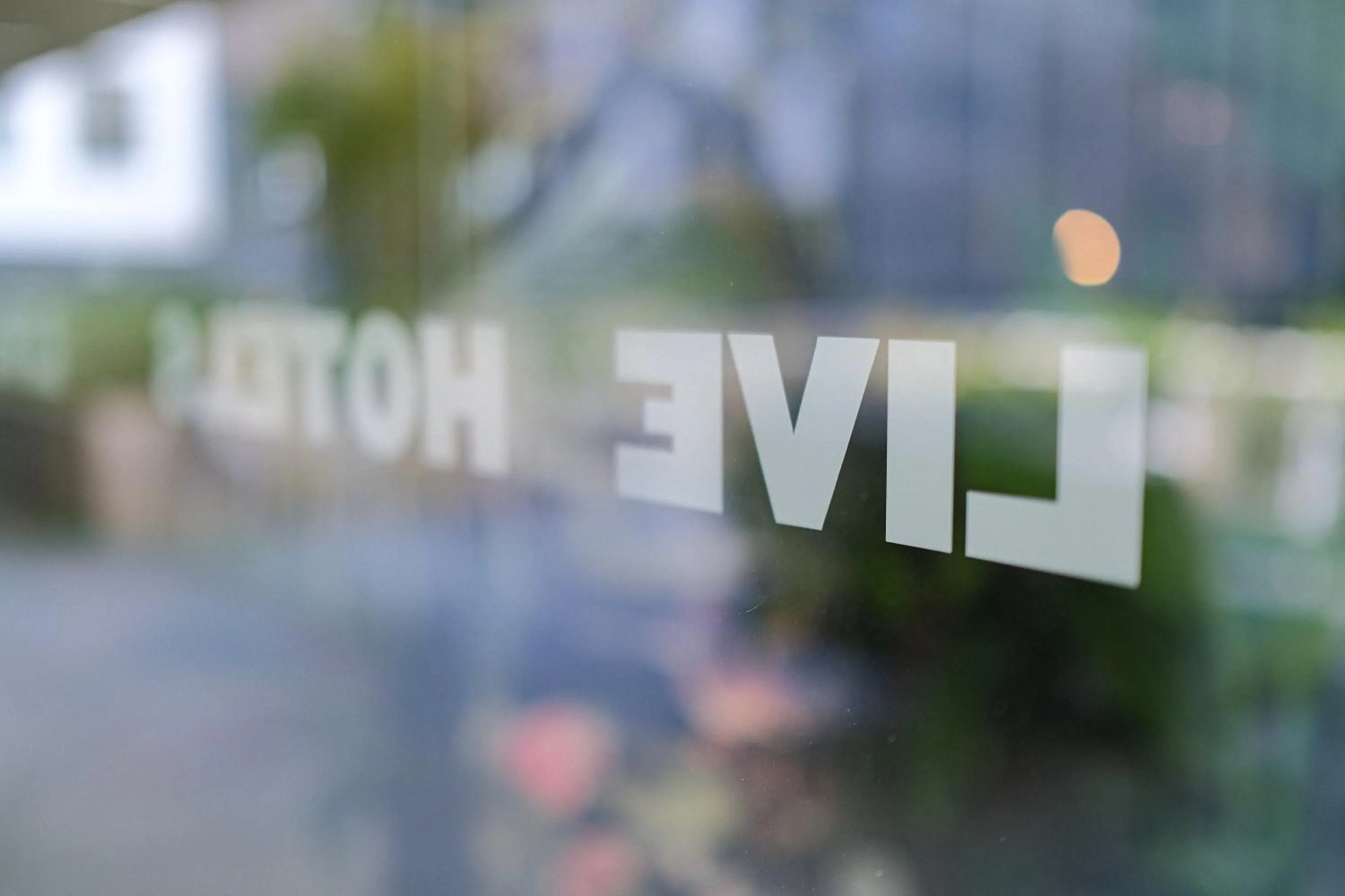 Logo/Certificate/Sign in Live Hotels Bordeaux Lac