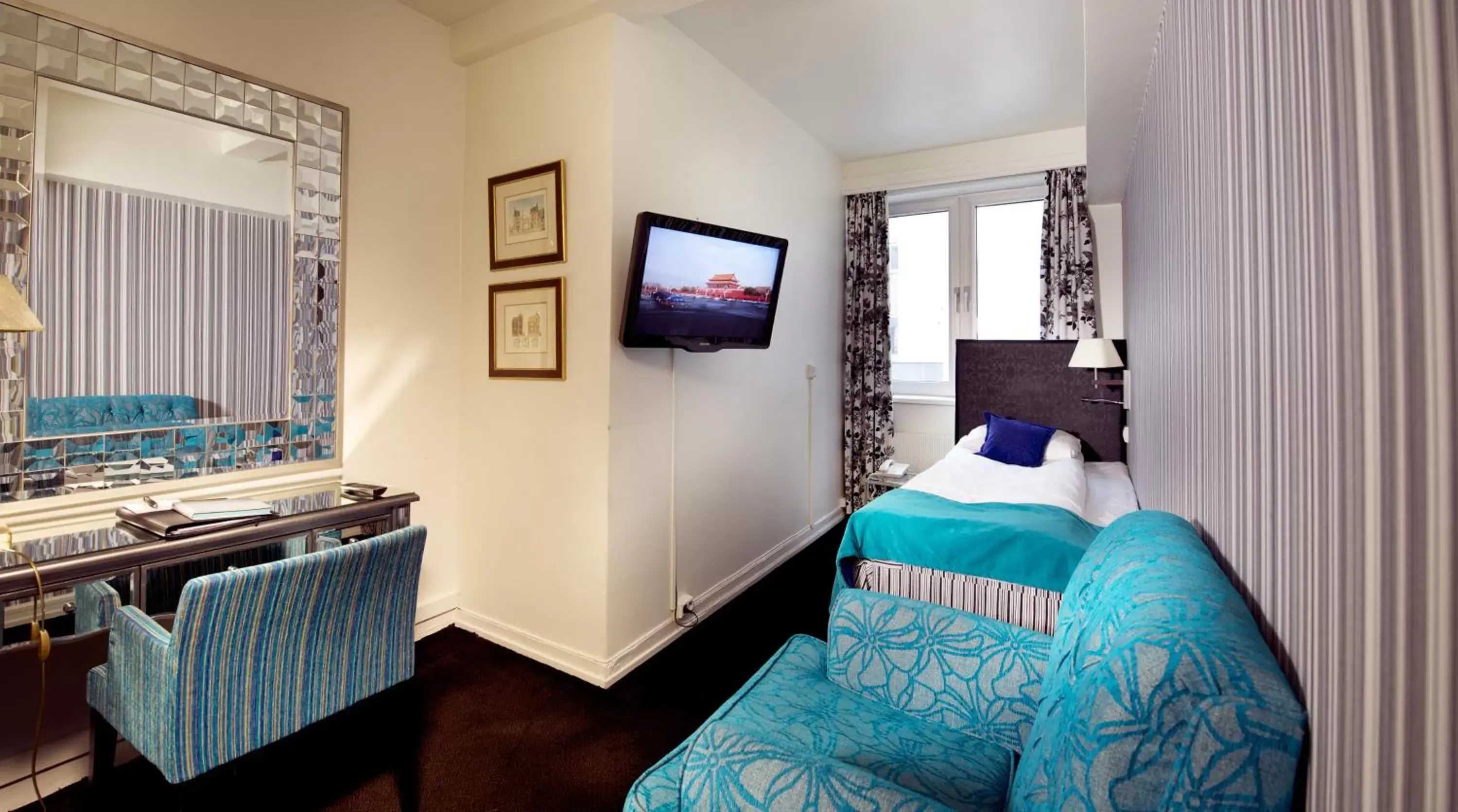 Photo of the whole room, Bed in Home Hotel Bastion Photo of the whole room, Bed in Home Hotel Bastion