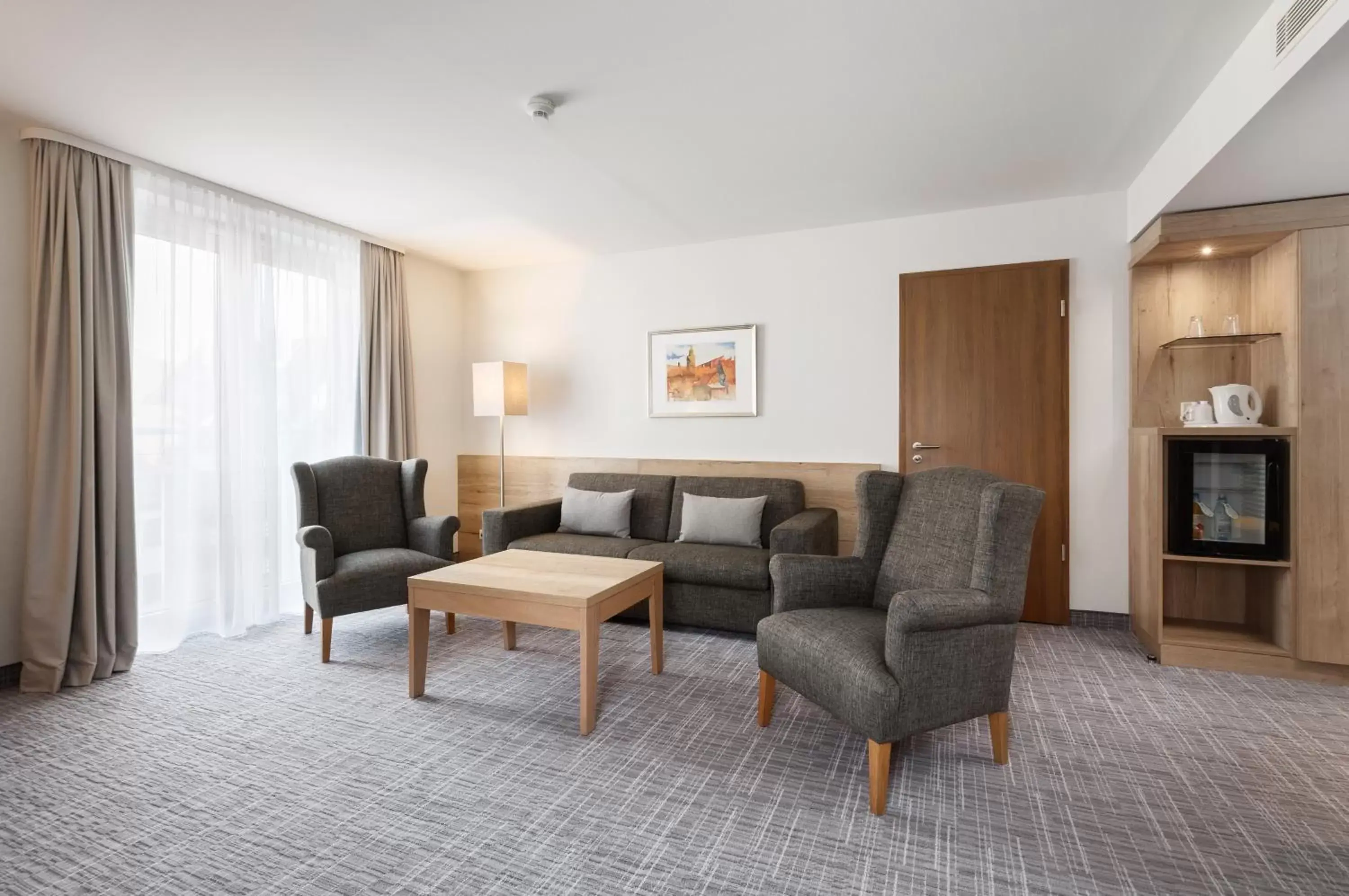 Photo of the whole room, Seating Area in Holiday Inn Nürnberg City Centre, an IHG Hotel