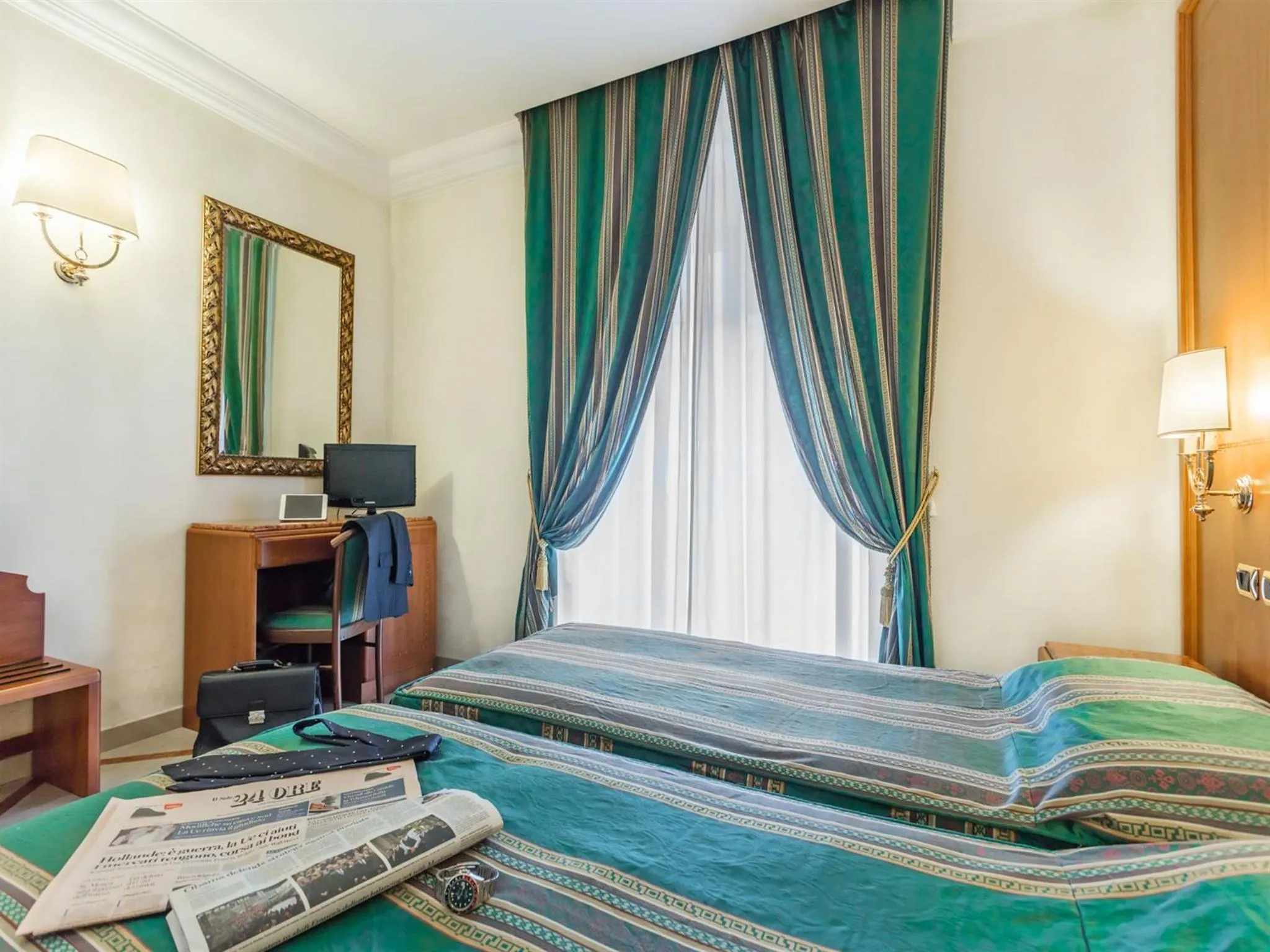 Bedroom, Bed in Raeli Hotel Regio