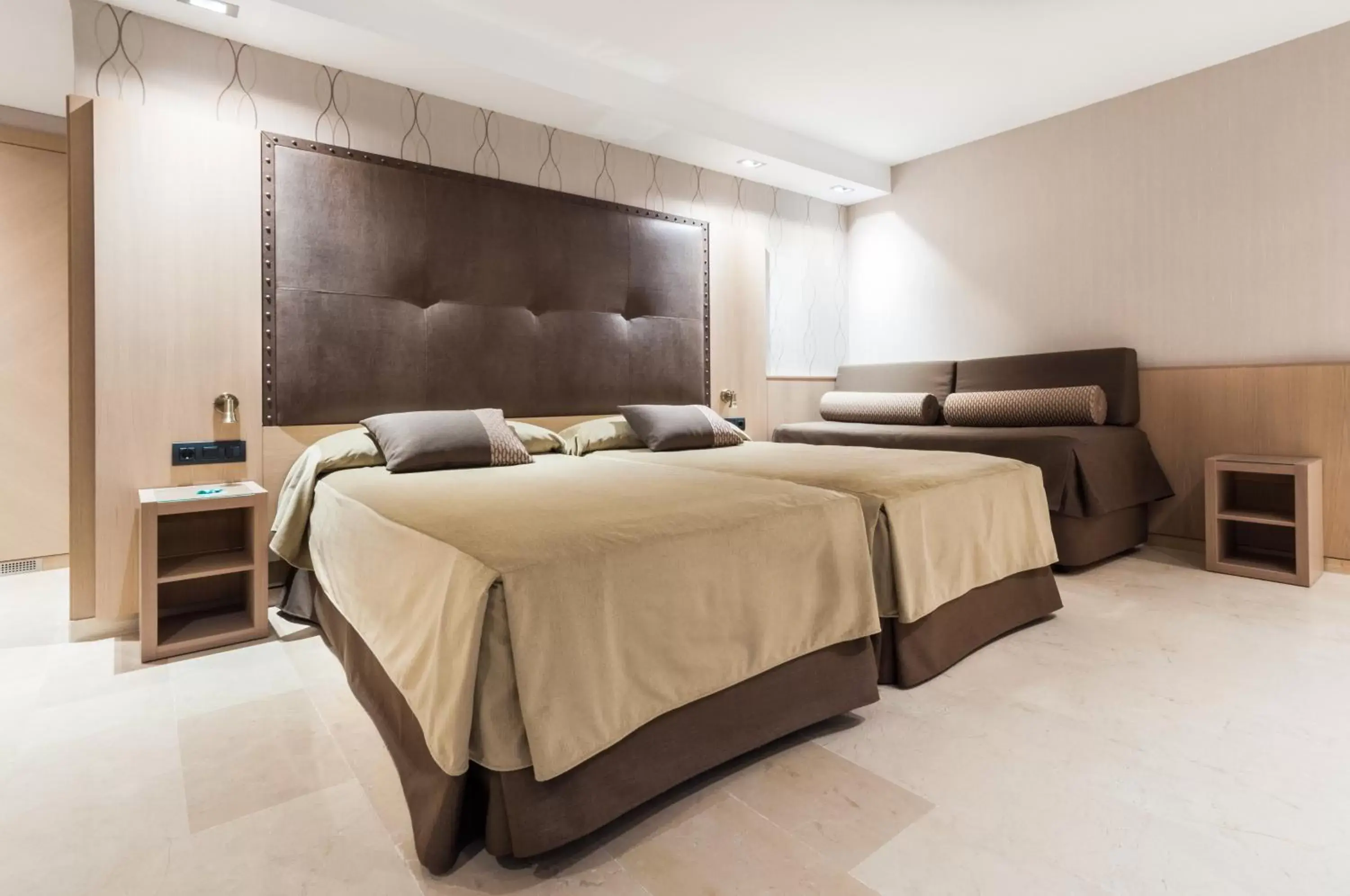Bed in Gran Hotel Barcino