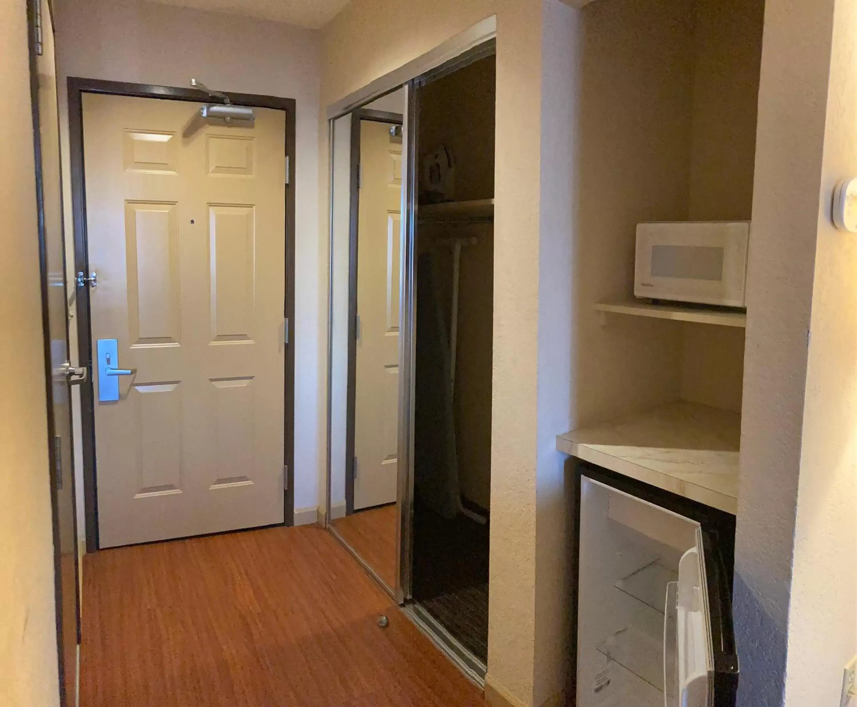 Deluxe Queen Room with Two Queen Beds - Non-Smoking in La Quinta by Wyndham Davis Deluxe Queen Room with Two Queen Beds - Non-Smoking in La Quinta by Wyndham Davis