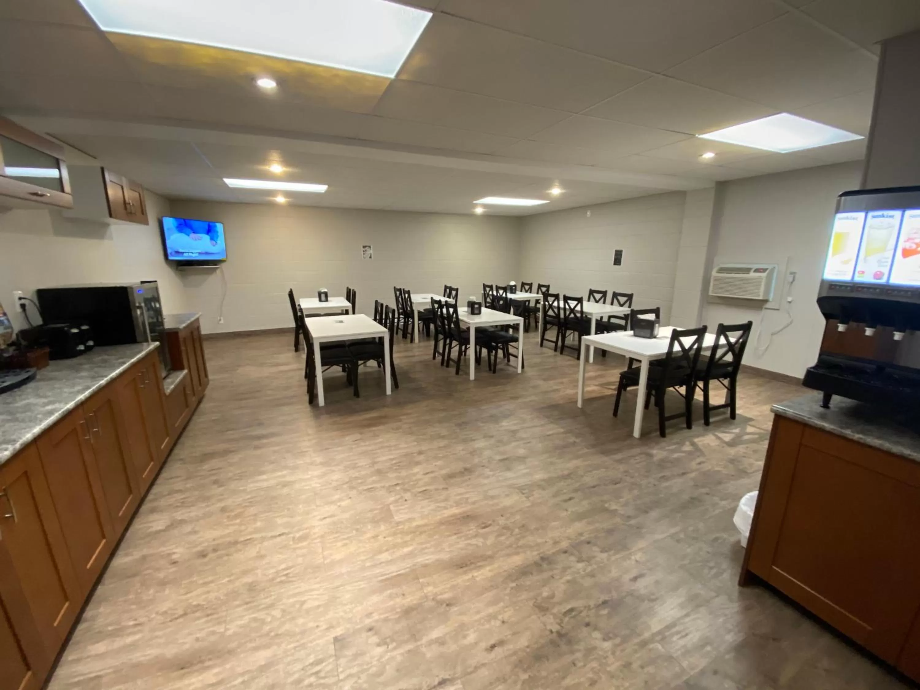 Continental breakfast in Dauphin Inn Express