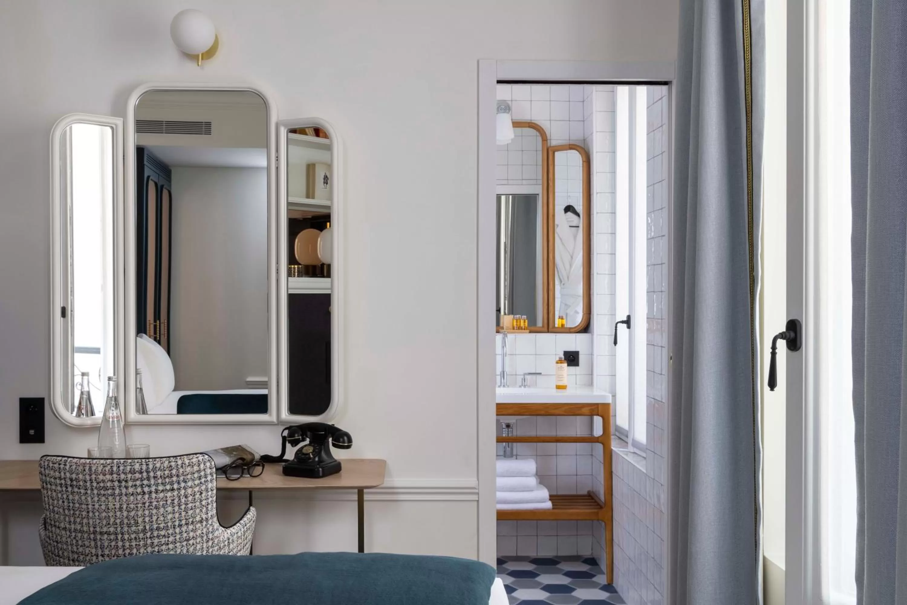 Bathroom in Hotel Louvre Montana