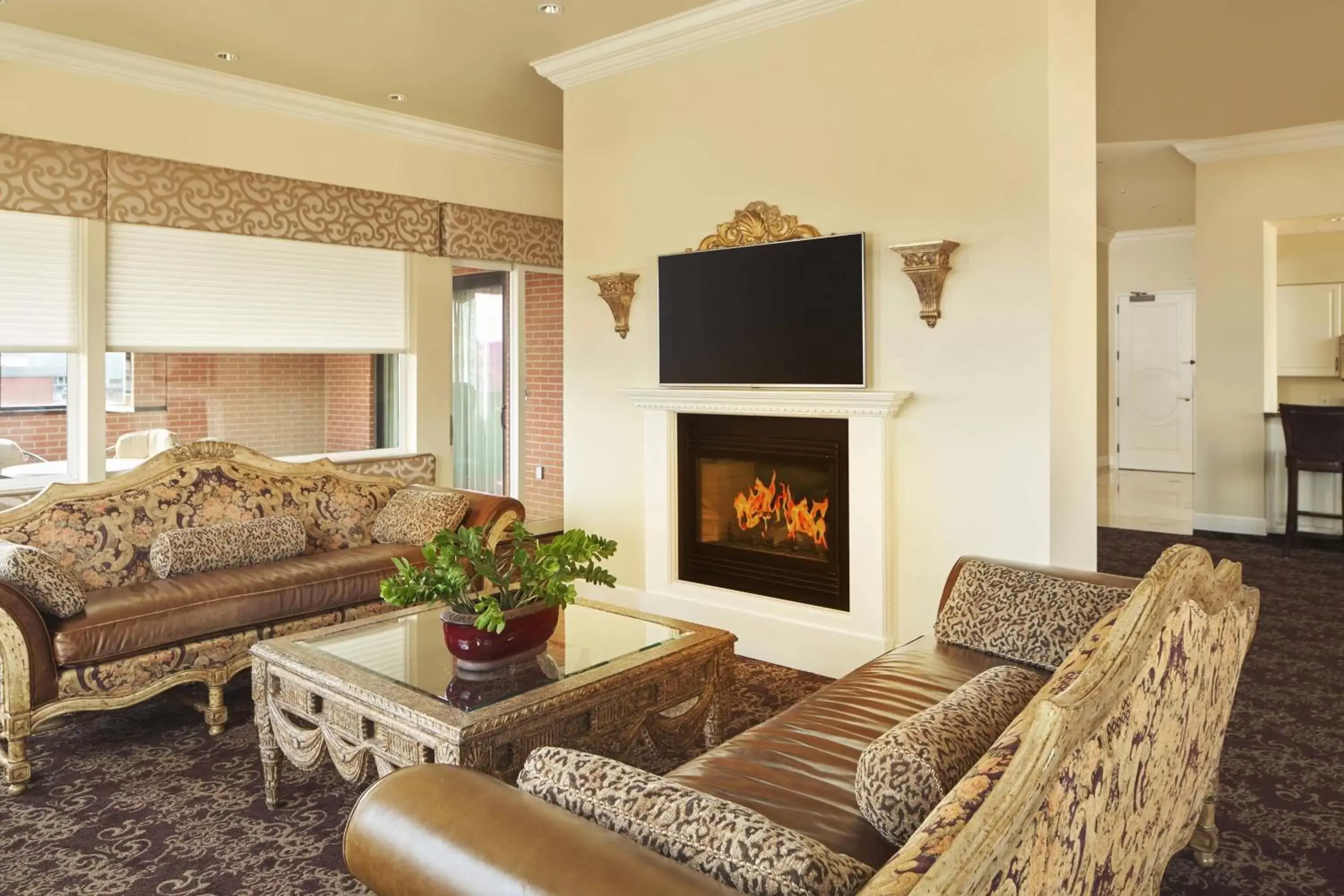 Photo of the whole room, Seating Area in The Historic Davenport, Autograph Collection