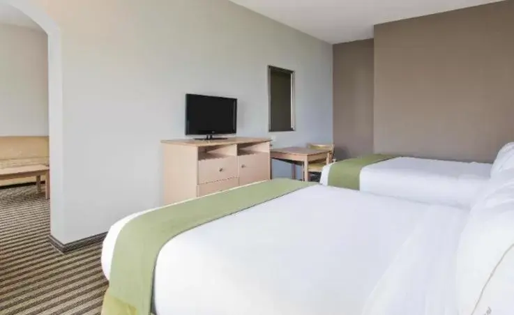 Bed in Holiday Inn Express Hotel & Suites Alvarado, an IHG Hotel