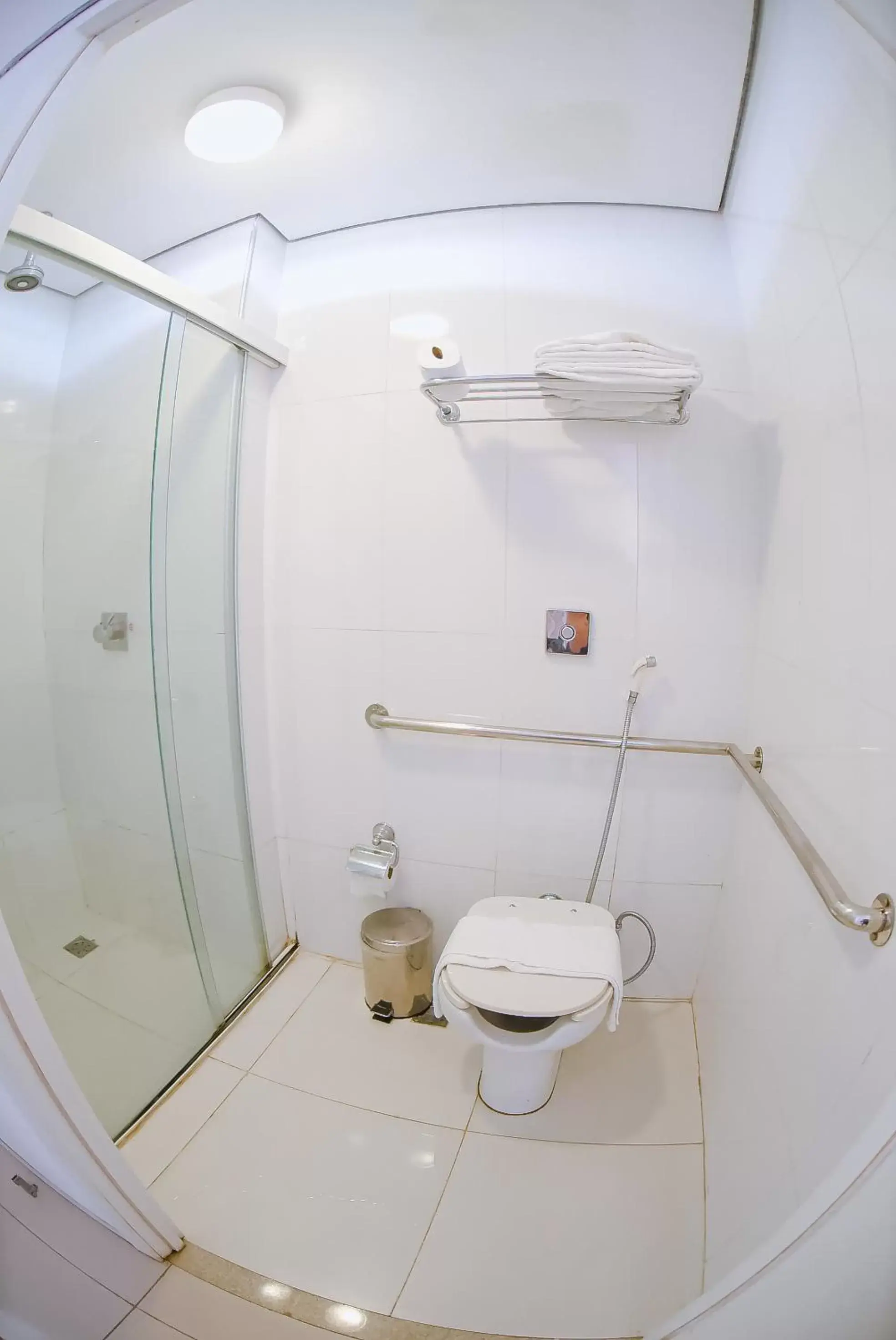 Shower, Bathroom in Profissionalle Hotel São Luís