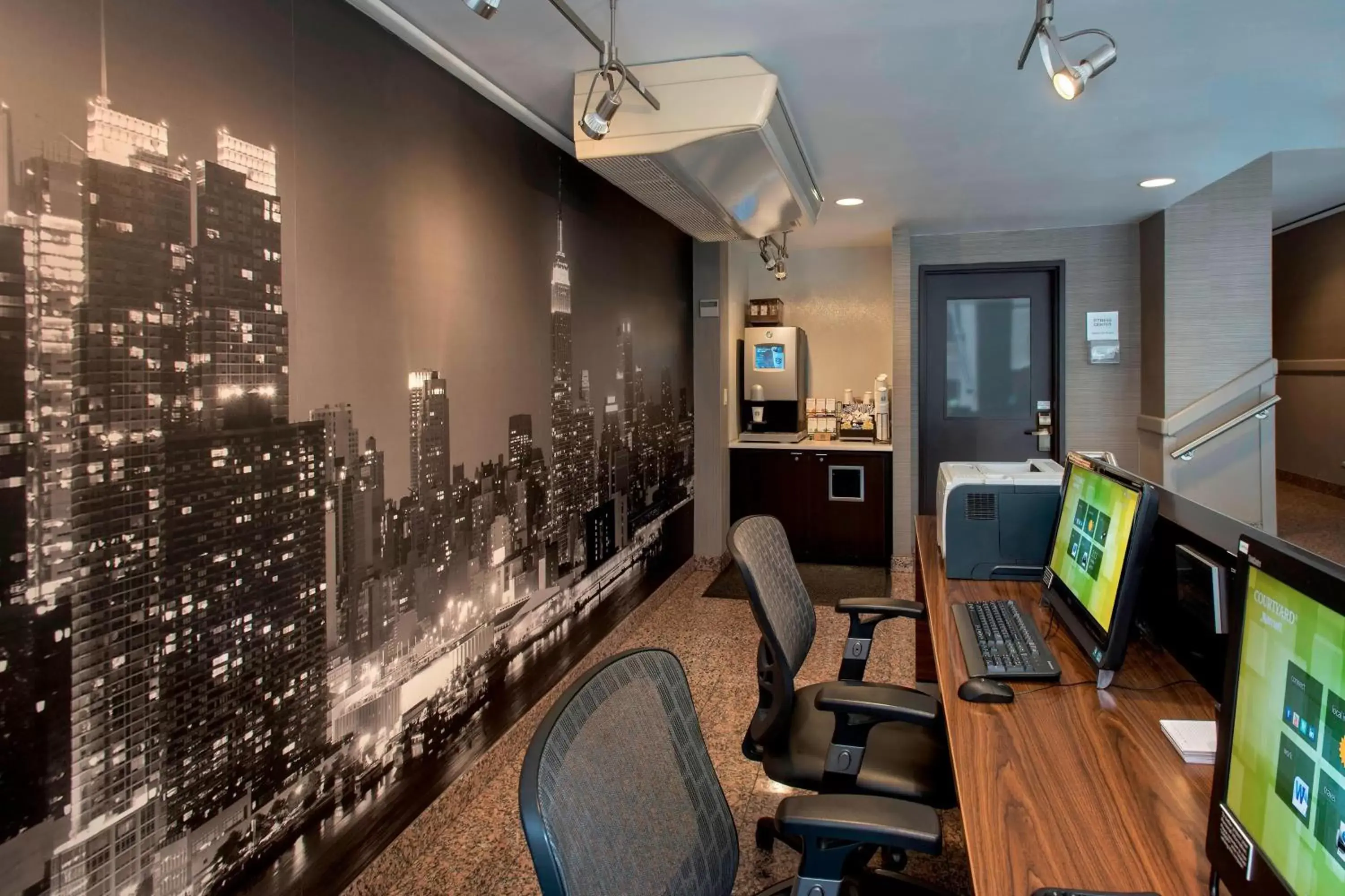Business facilities in Courtyard by Marriott New York Manhattan/ Fifth Avenue