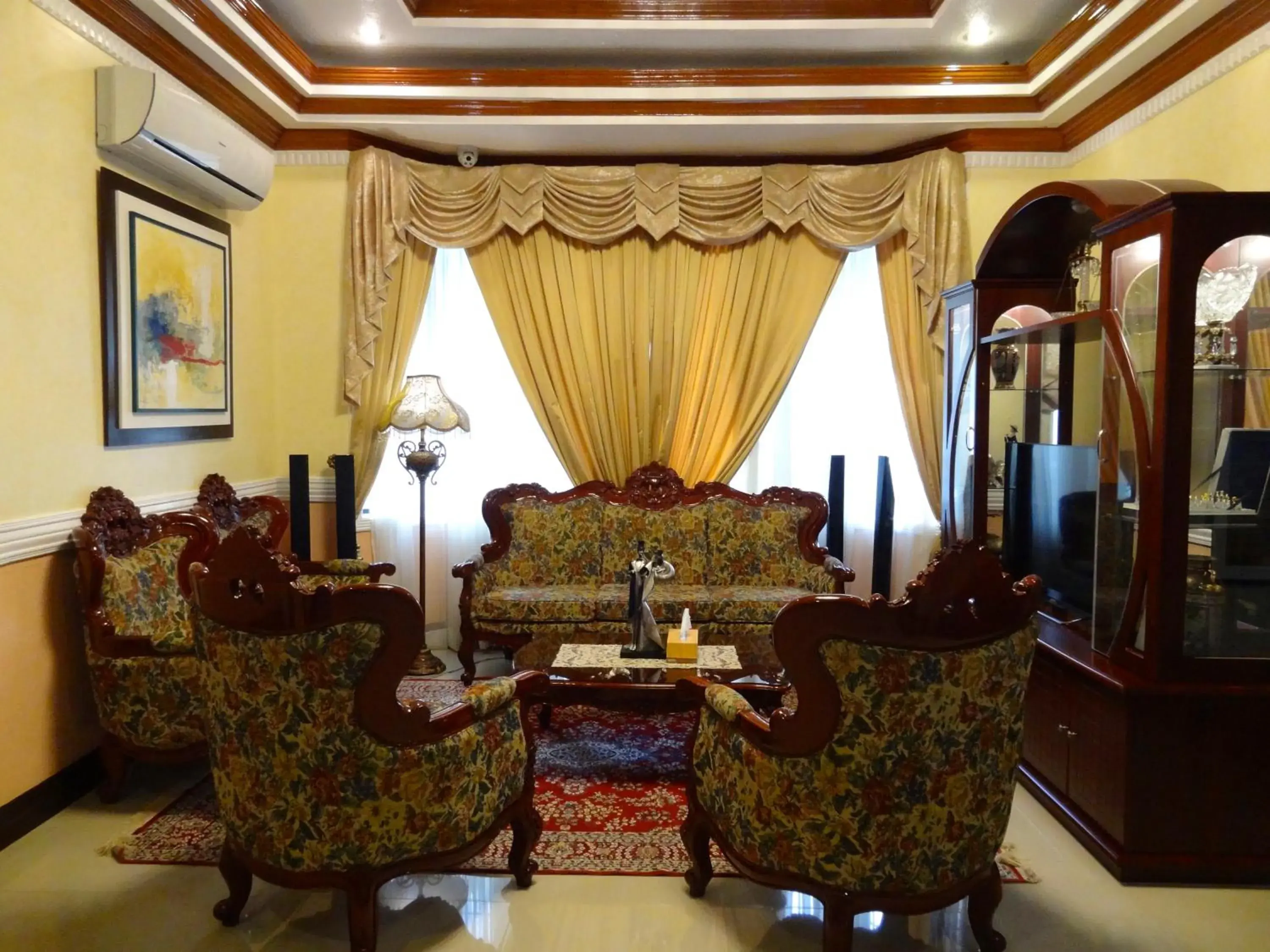 Lobby or reception, Seating Area in The Executive Villa Inn & Suites