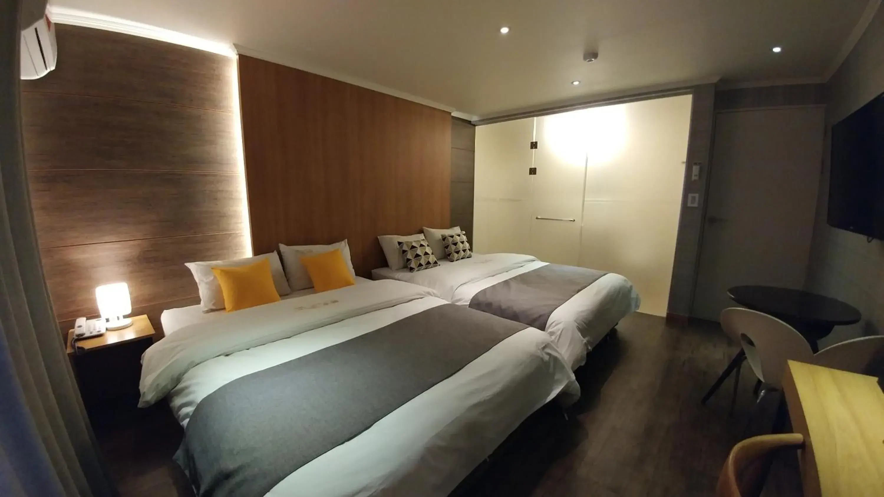 Standard Quadruple Room in Hotel Tong Yeondong Jeju Standard Quadruple Room in Hotel Tong Yeondong Jeju