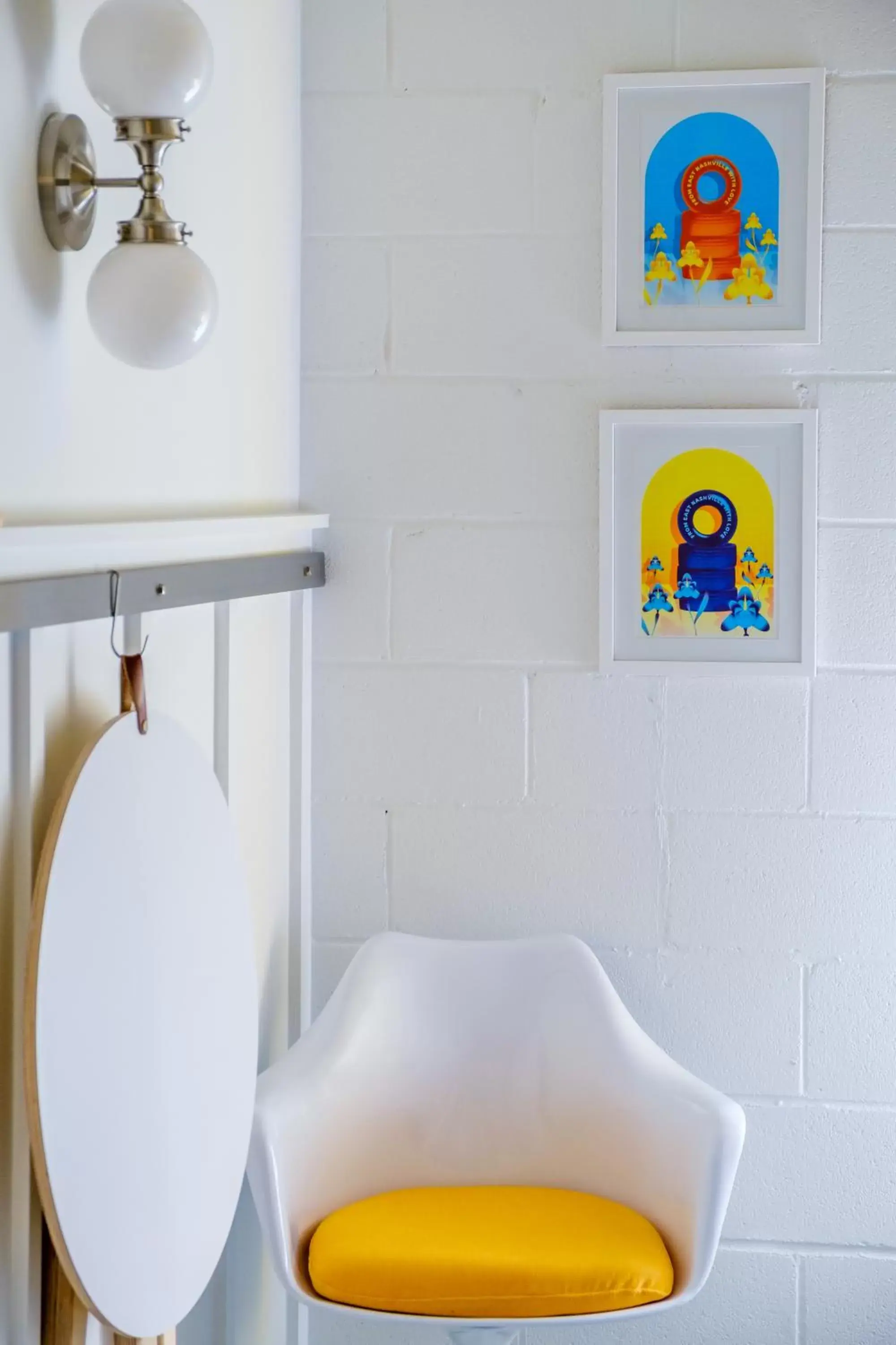 Seating area, Bathroom in The Gallatin