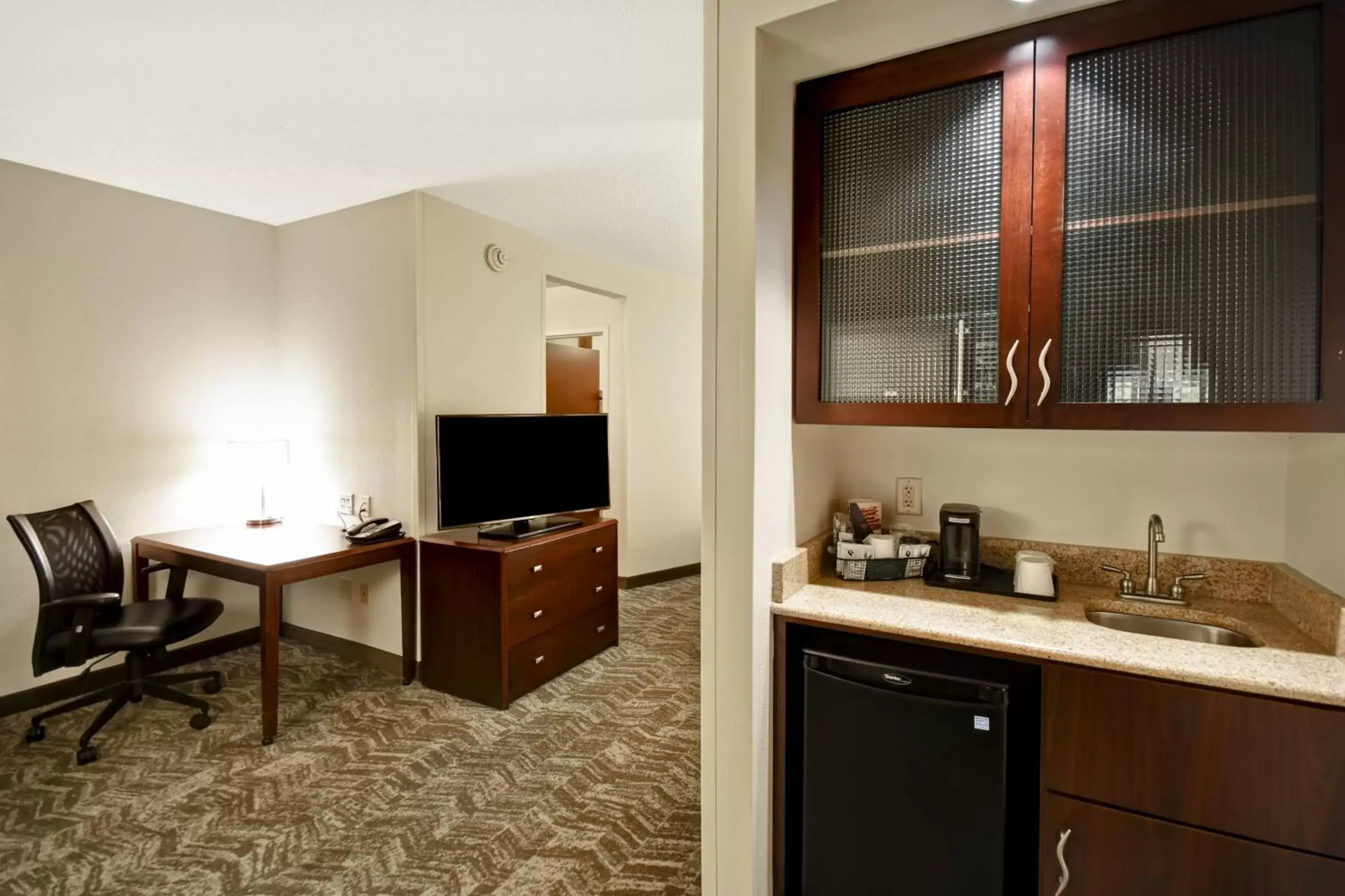 Photo of the whole room, Kitchen/Kitchenette in SpringHill Suites Louisville Airport