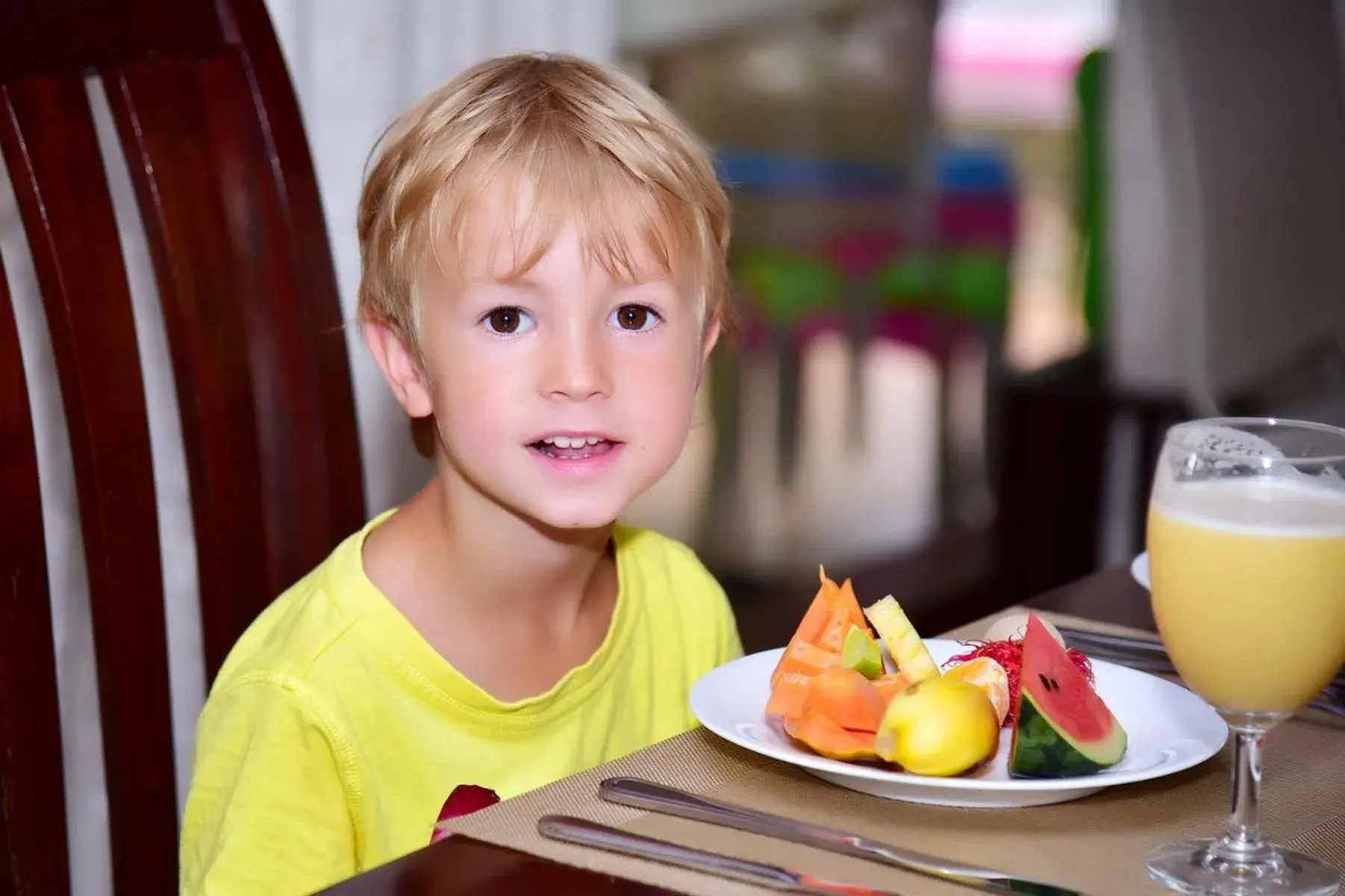 Food and drinks, Children in Colombo Villa at Cambridge Place