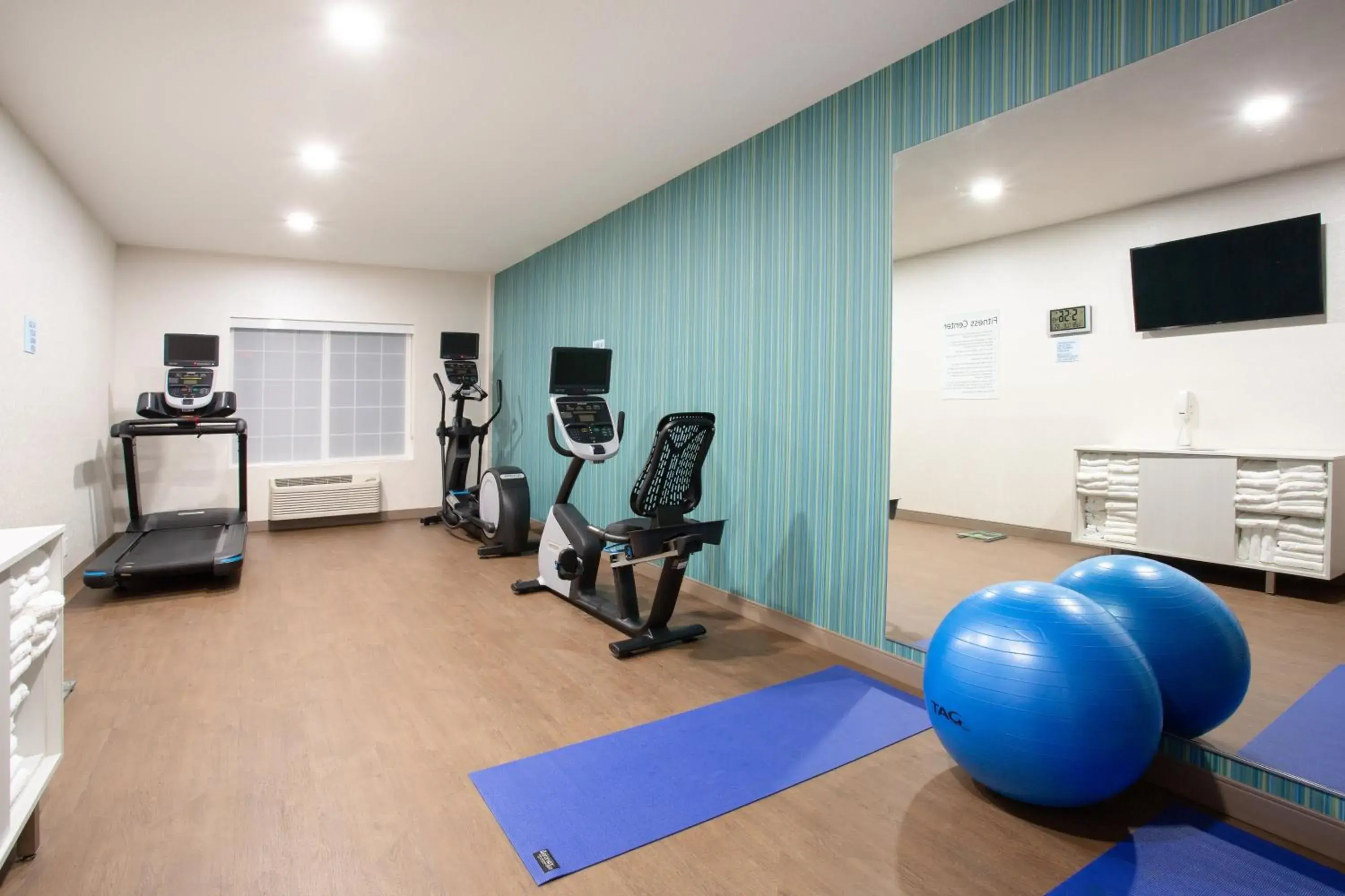 Fitness centre/facilities, Fitness Center/Facilities in Holiday Inn Express & Suites Lincoln City, an IHG Hotel