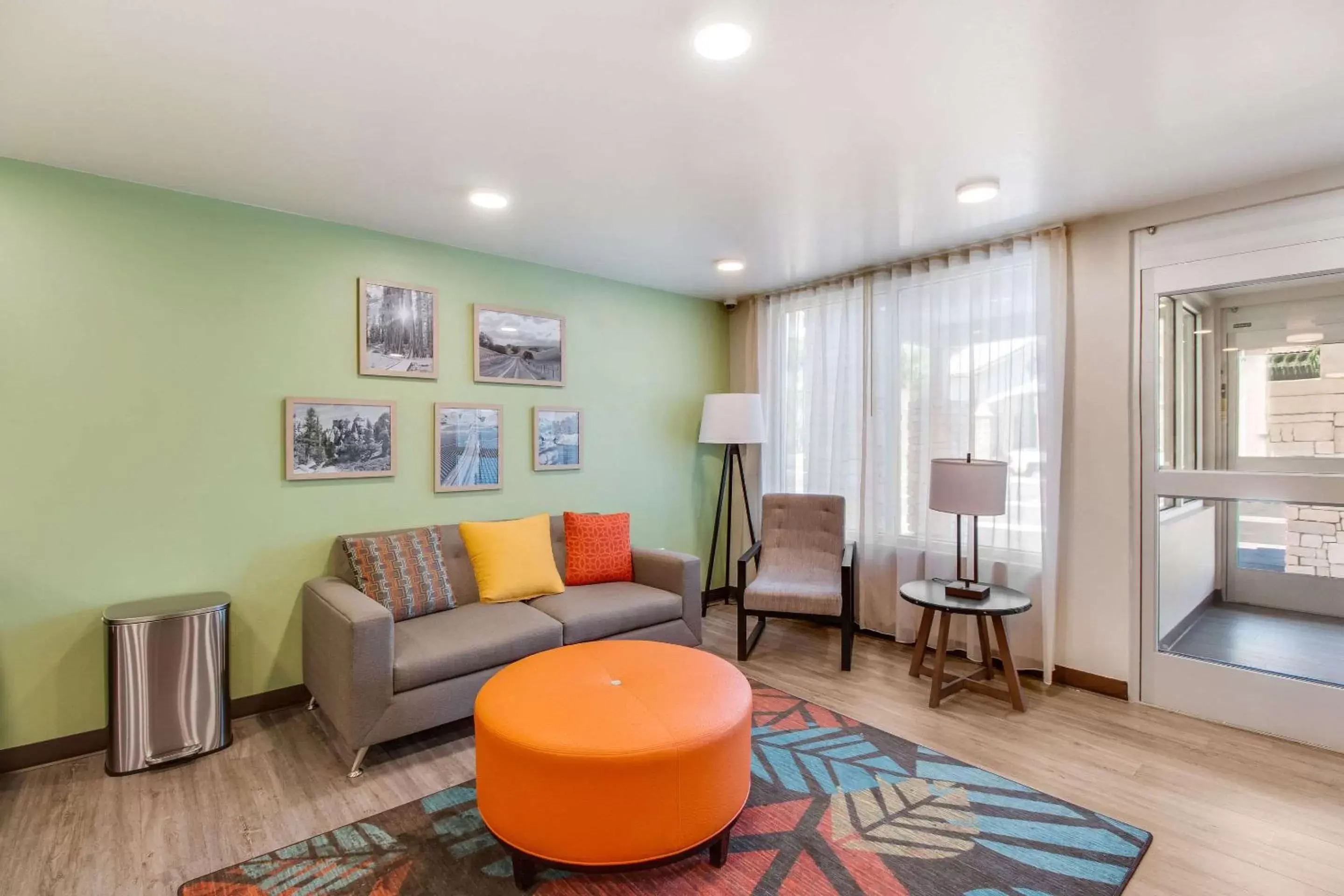 Lobby or reception, Seating Area in WoodSpring Suites Bakersfield Airport