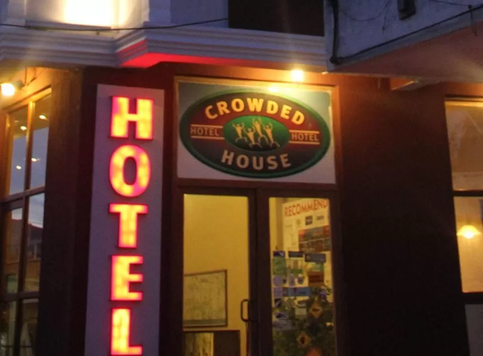 Facade/entrance in Hotel Crowded House