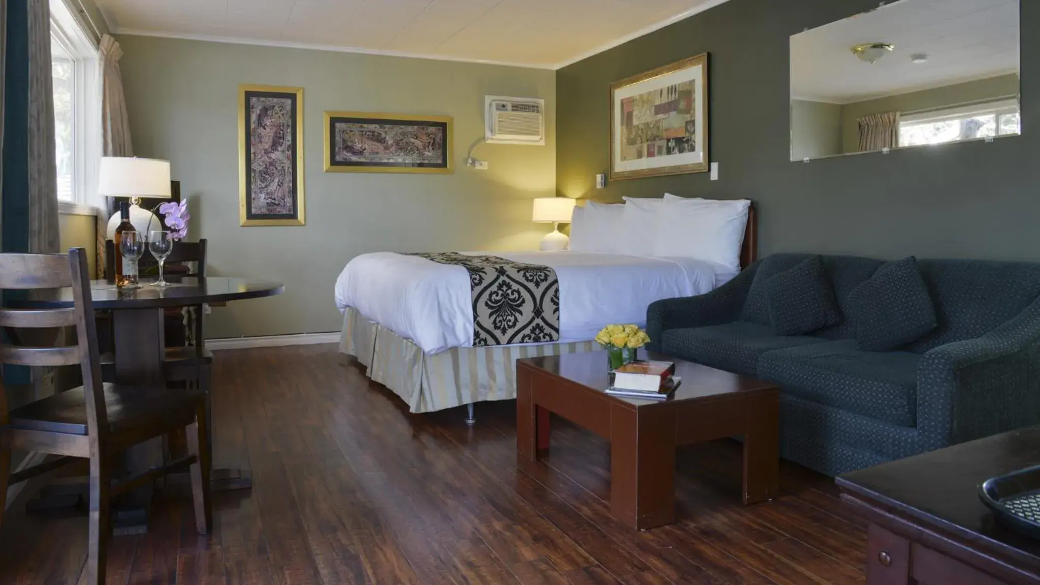 Living room, Seating Area in Valley Star Motel