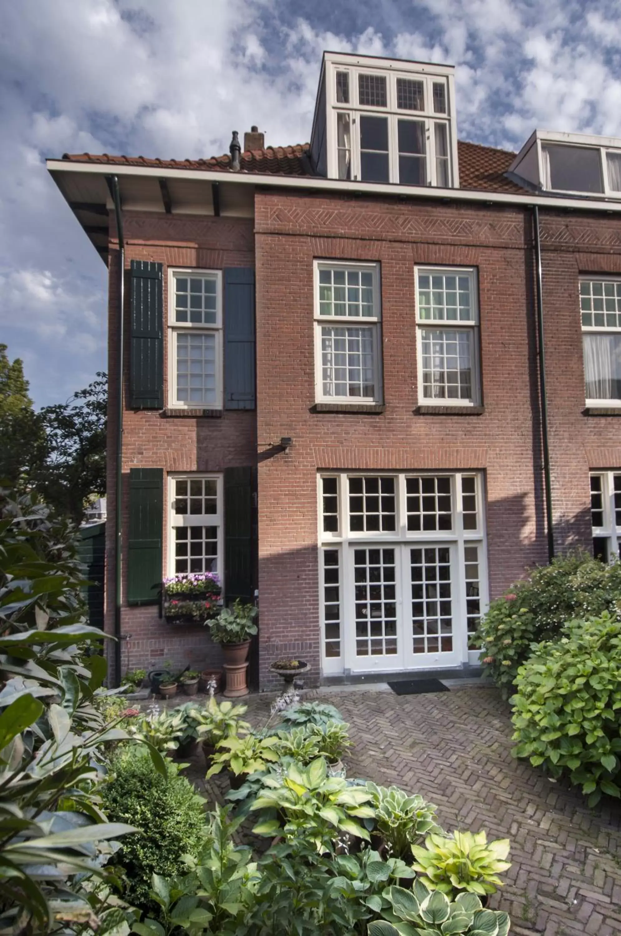 Facade/entrance, Property Building in B&B De Schiedamse Suites