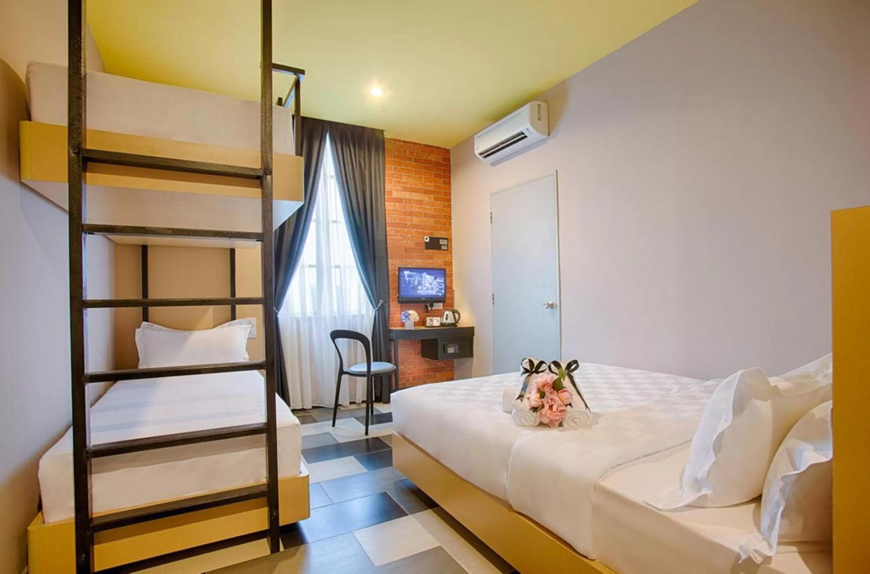 On site, Bed in the youniQ Hotel, Kuala Lumpur International Airport