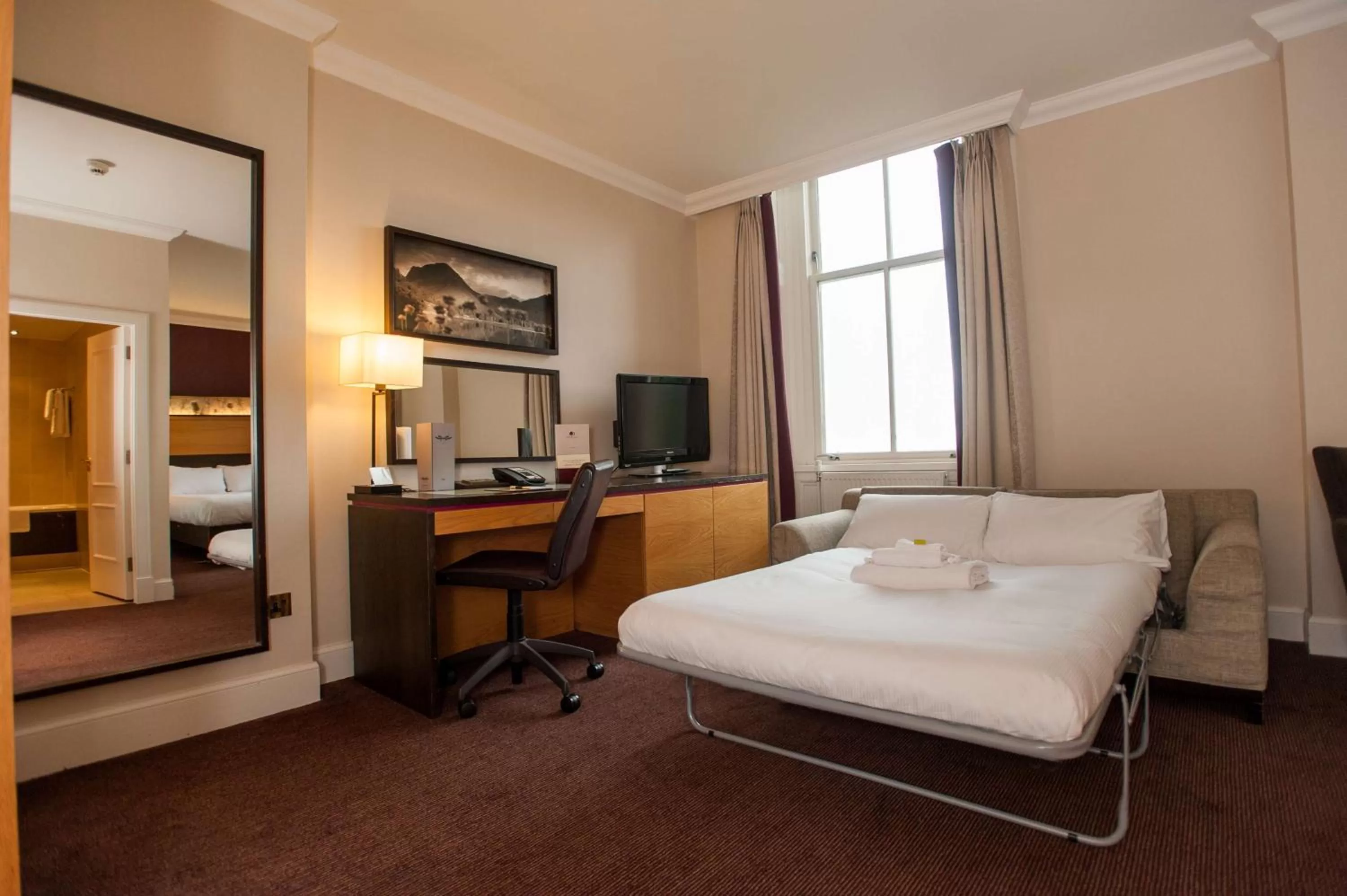 Bedroom, Bed in DoubleTree by Hilton Dunblane Hydro Hotel