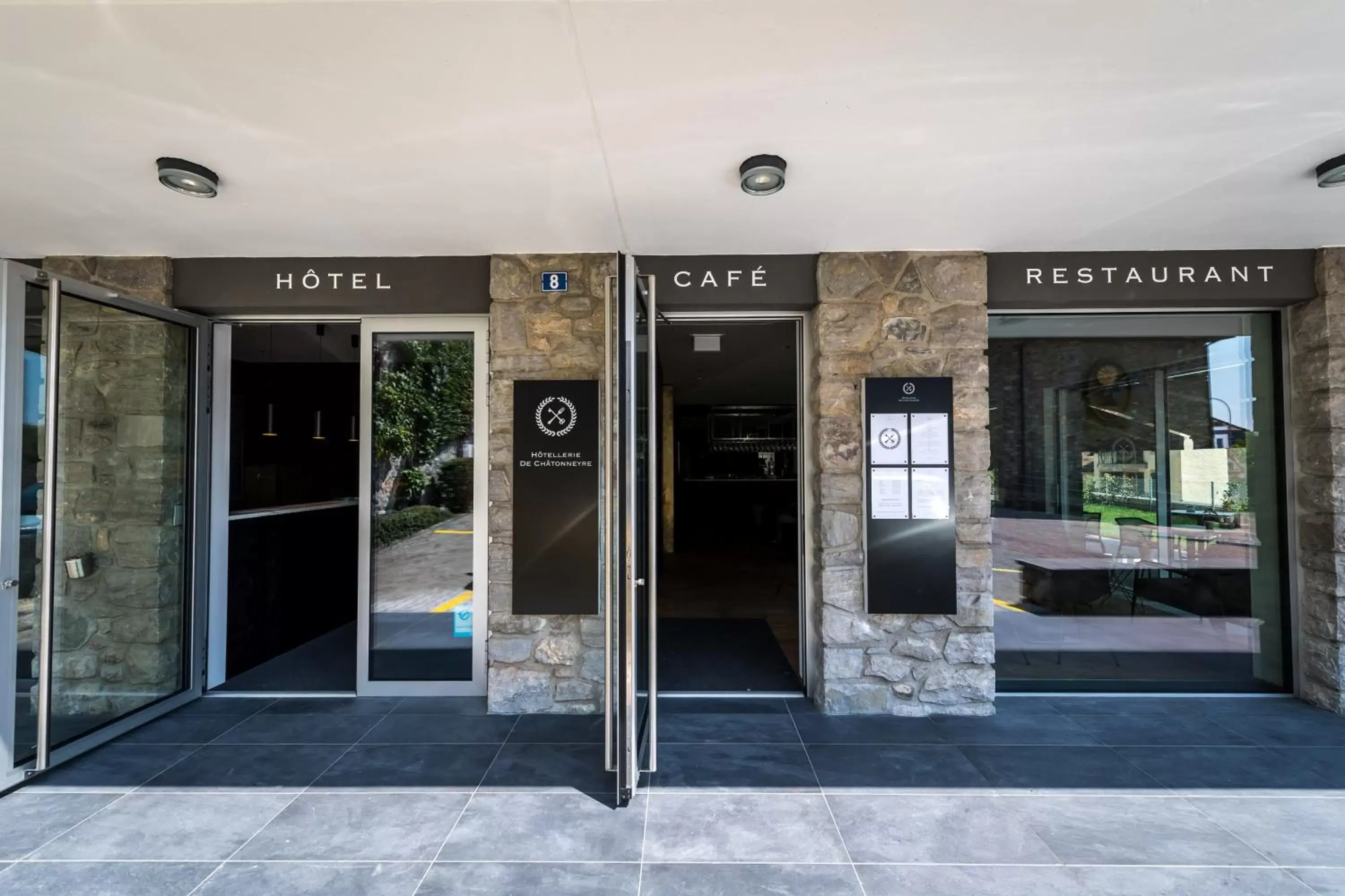 Facade/Entrance in Châtonneyre Hotel & Restaurant