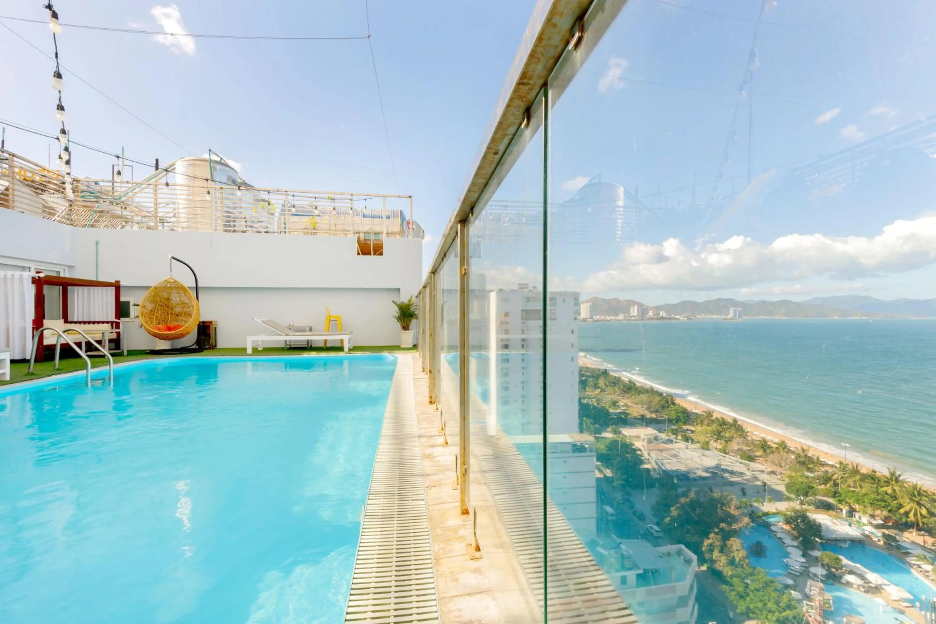 Beach in Paris Luxury Hotel & Apartment Nha Trang