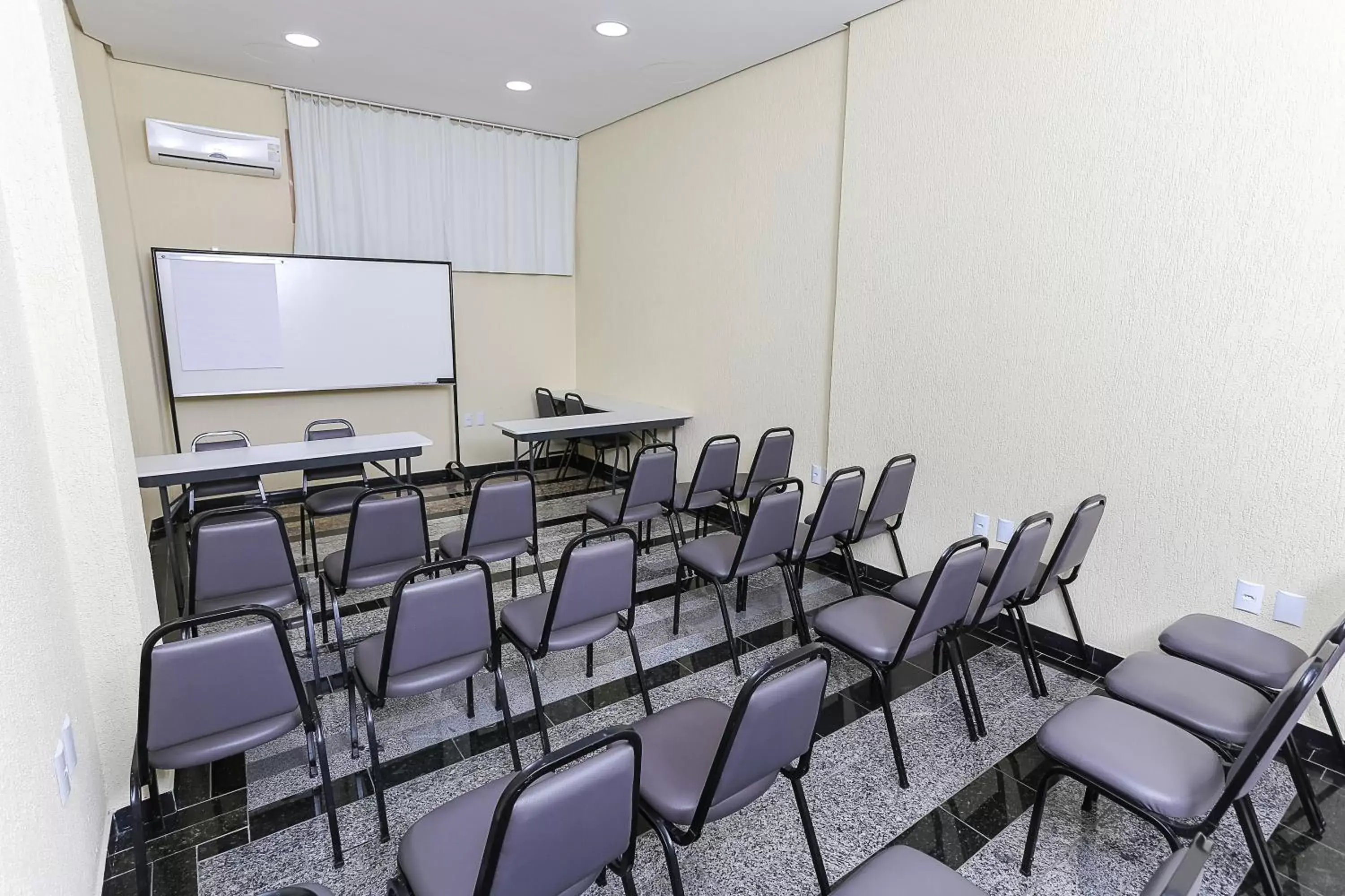 Meeting/conference room in Hotel Express São Leopoldo