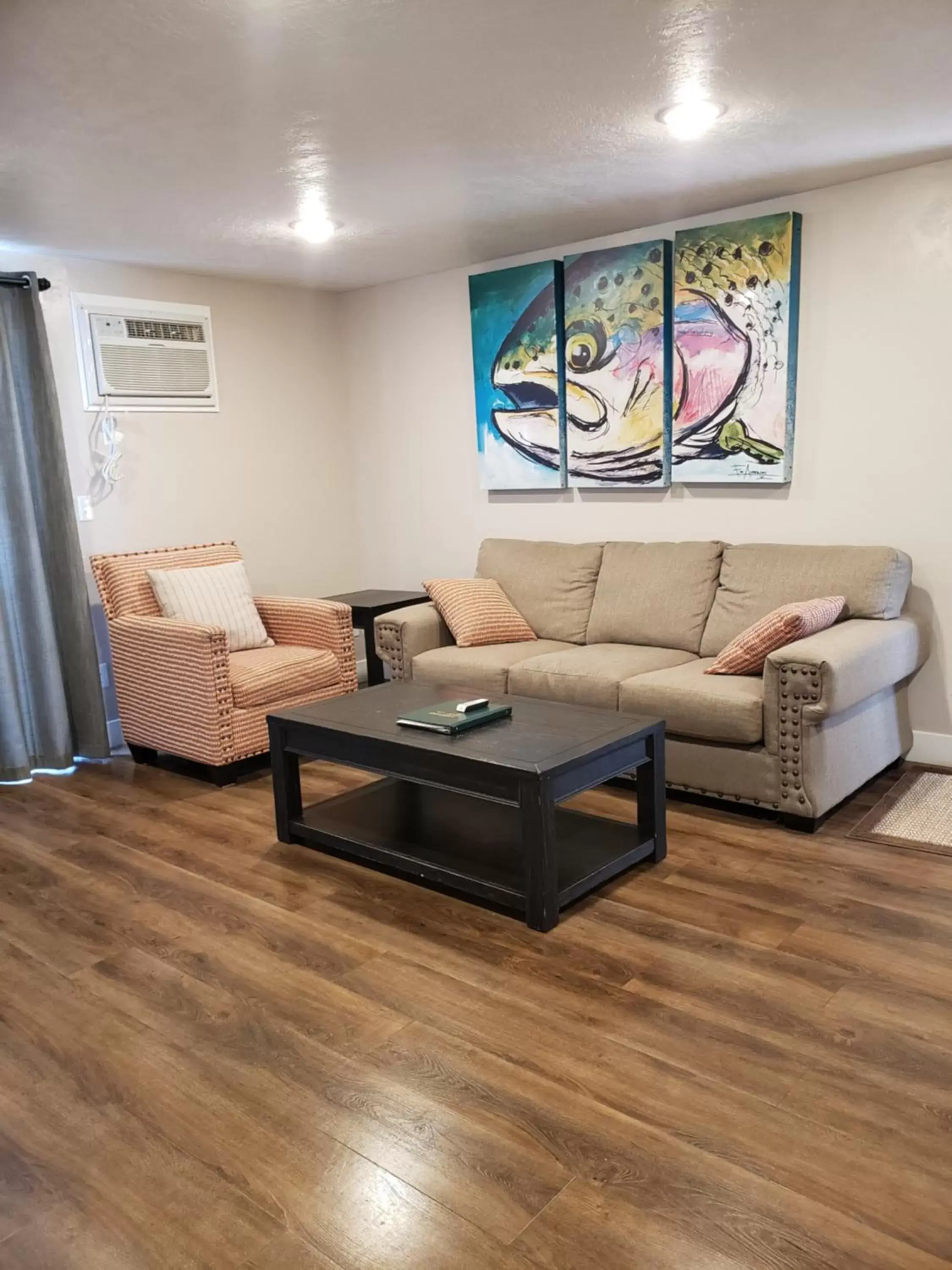 Living room, Seating Area in Flaming Gorge Resort