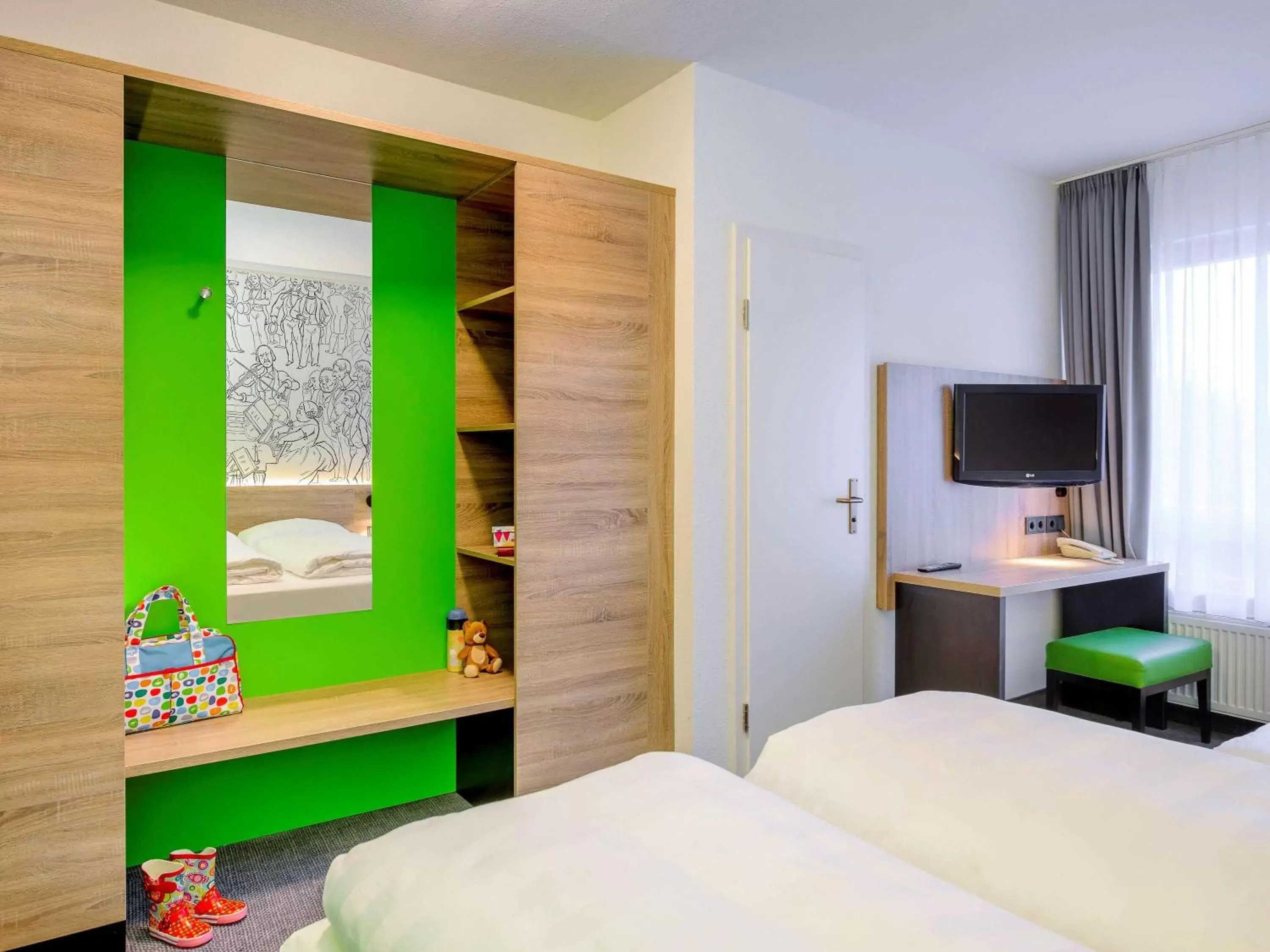 Photo of the whole room, Bed in ibis Styles Halle