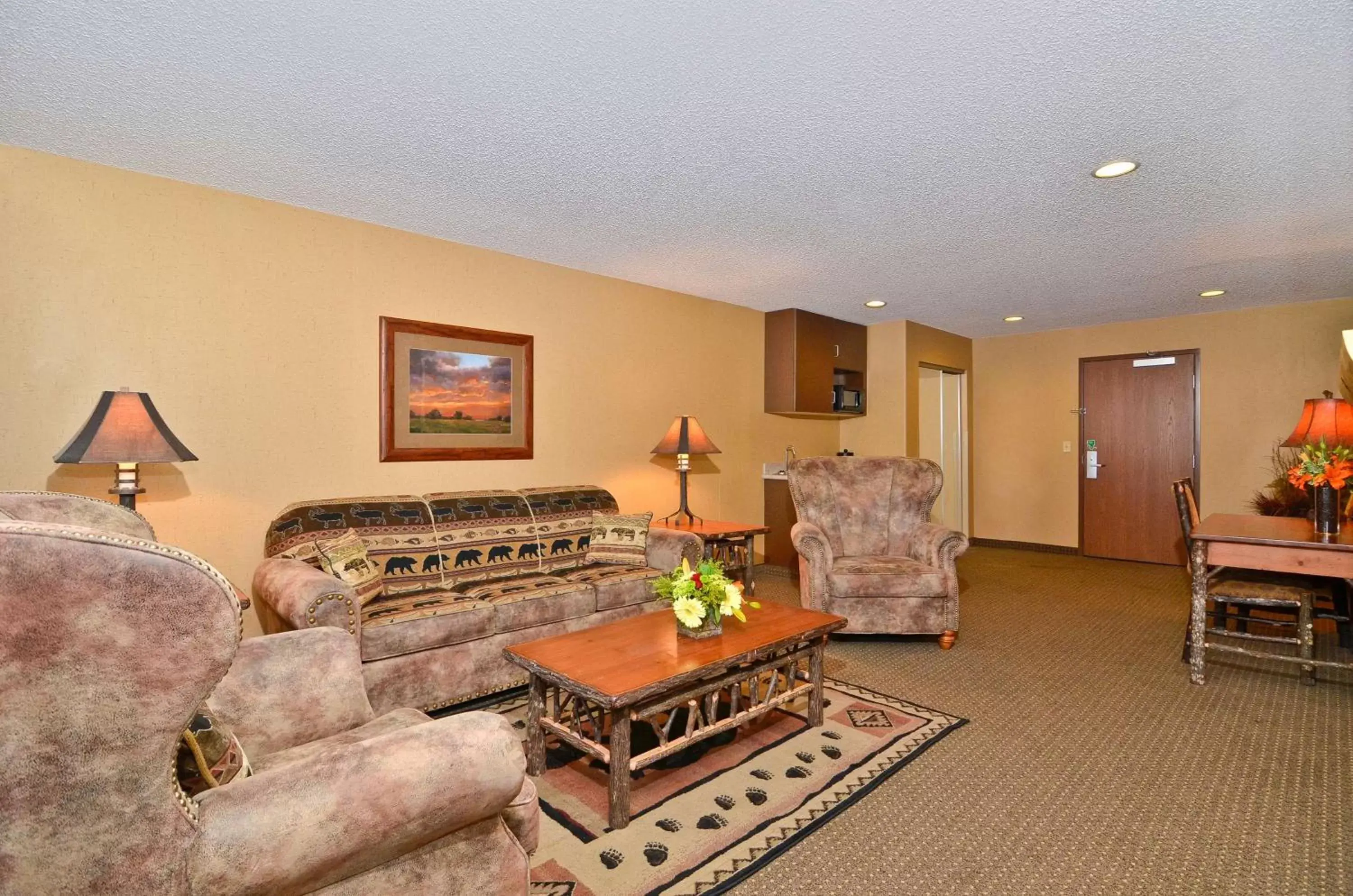 Living room, Seating Area in Best Western Plus Kelly Inn & Suites