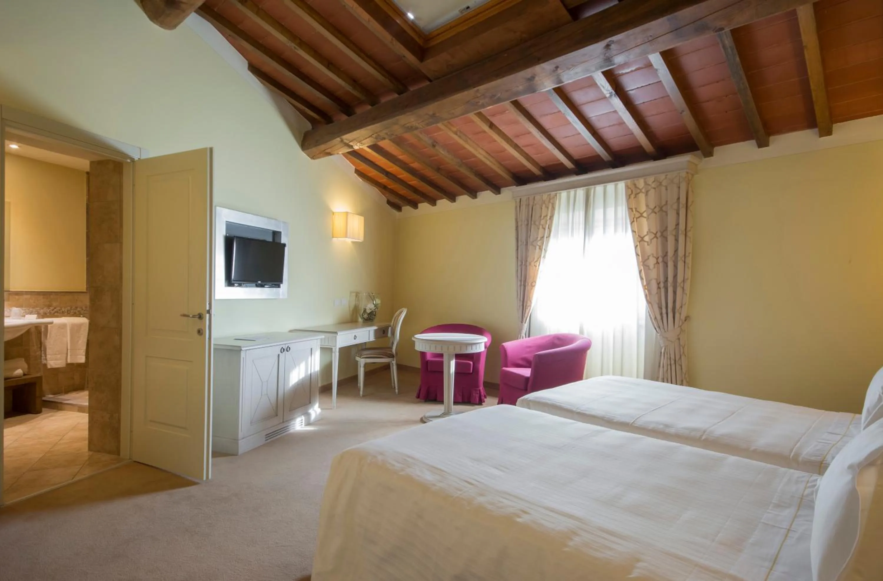 Bed in LHP Certaldo Resort