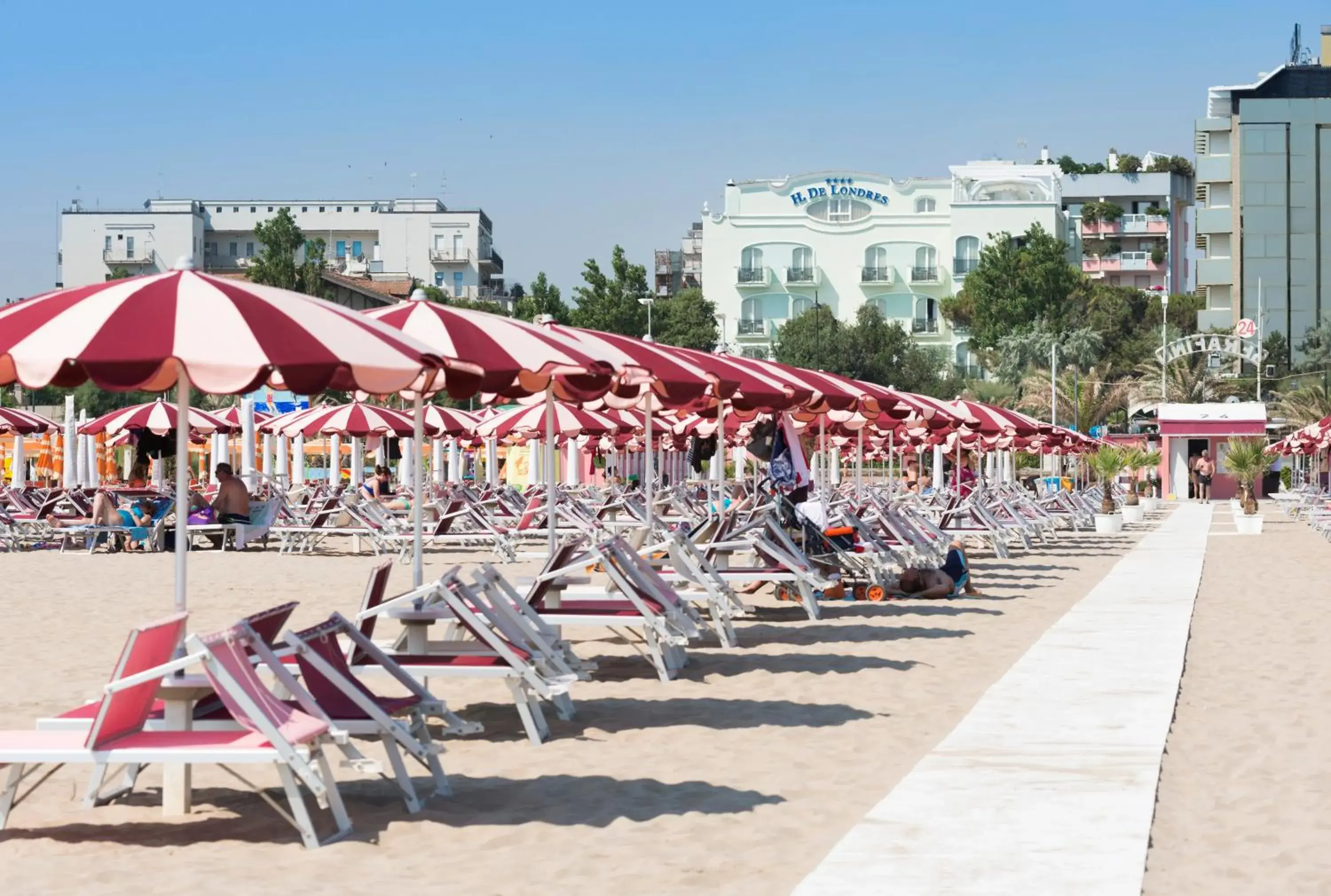 View (from property/room), Beach in Hotel De Londres