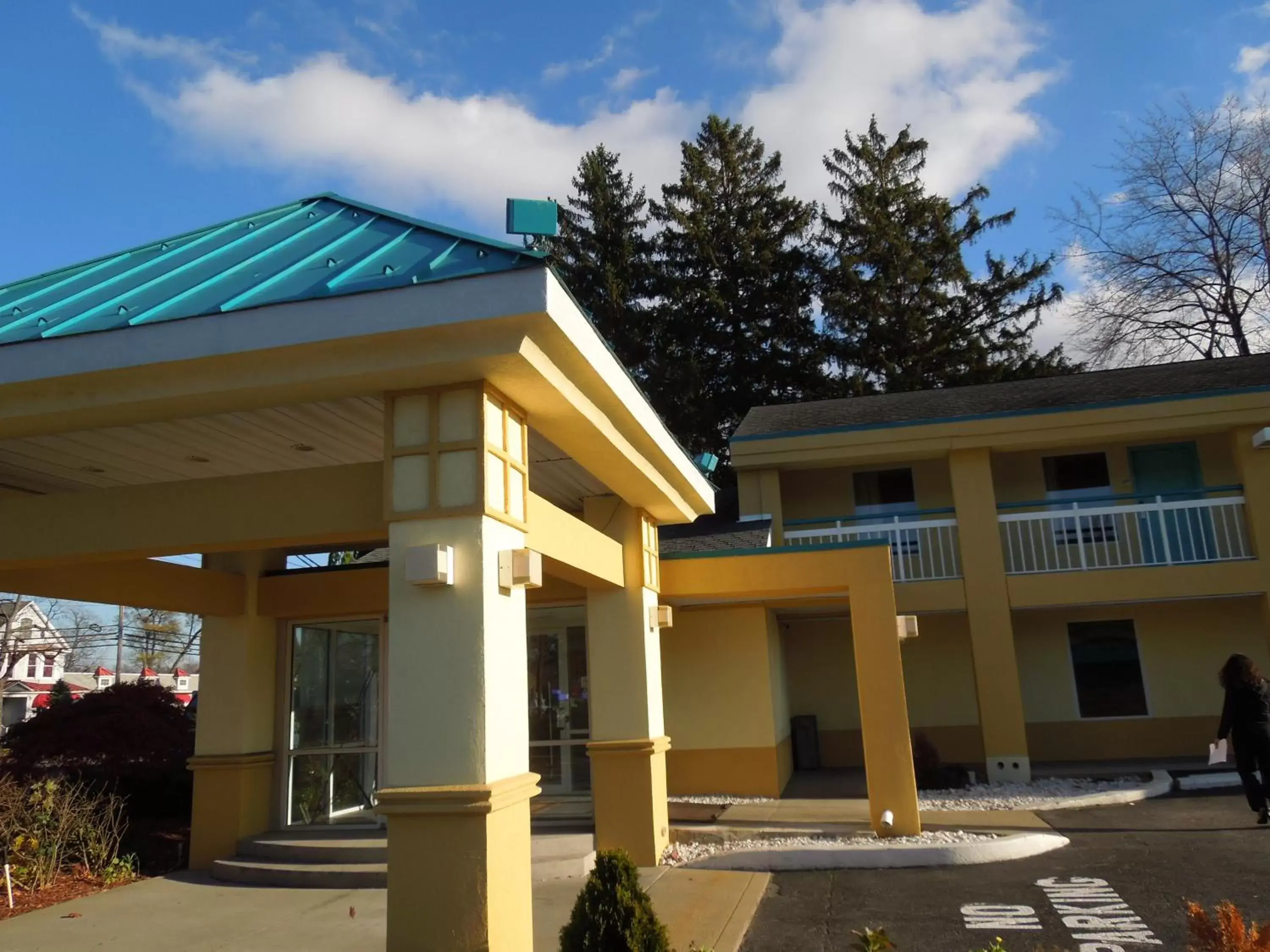 Facade/entrance, Property Building in Days Inn & Suites by Wyndham Albany